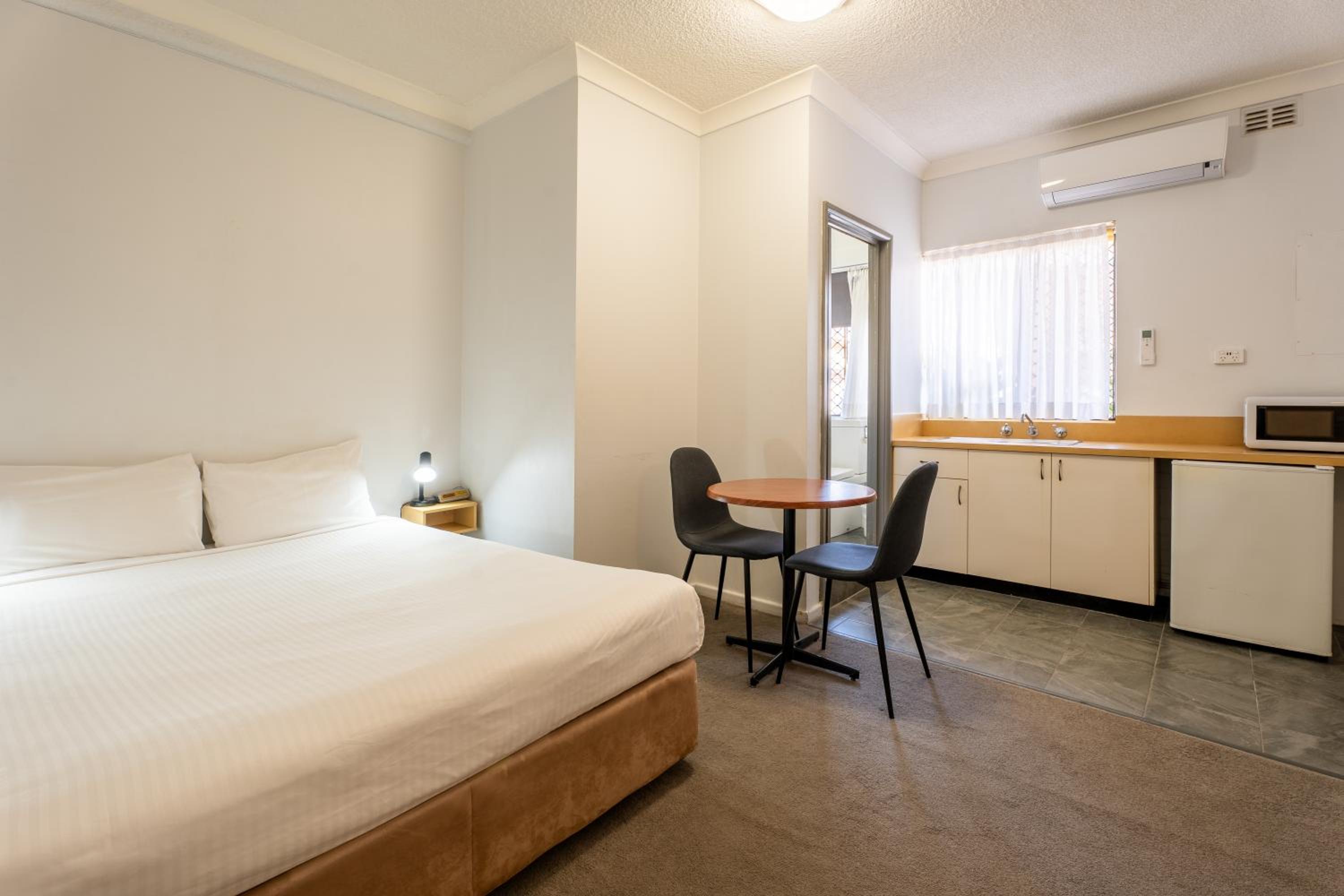 Budget Double Room photo 2