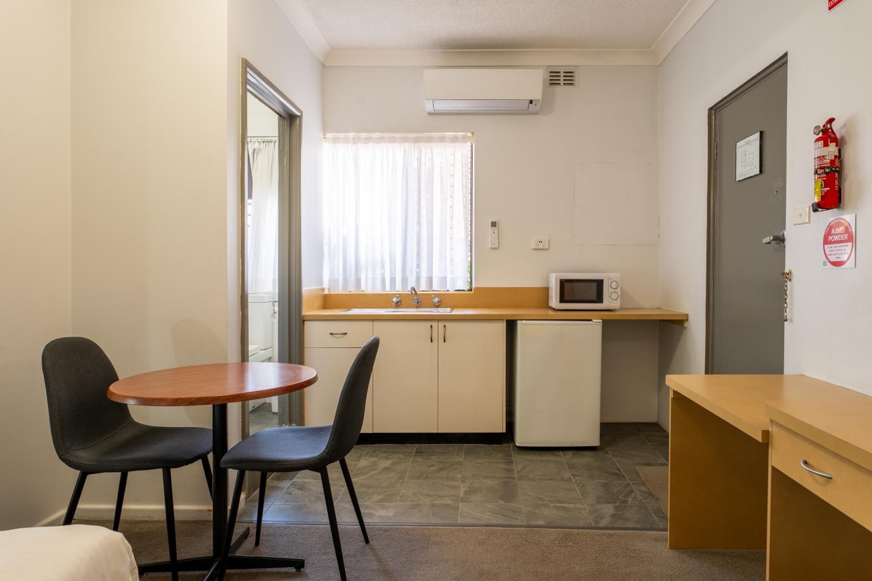 Budget Double Room photo 3