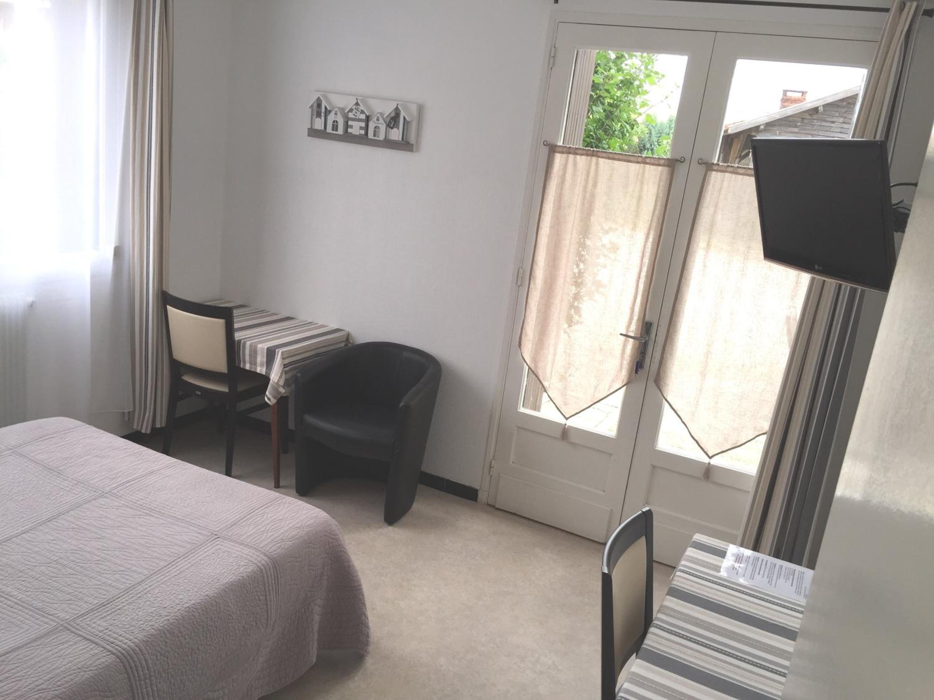 Double Room - Photo 7