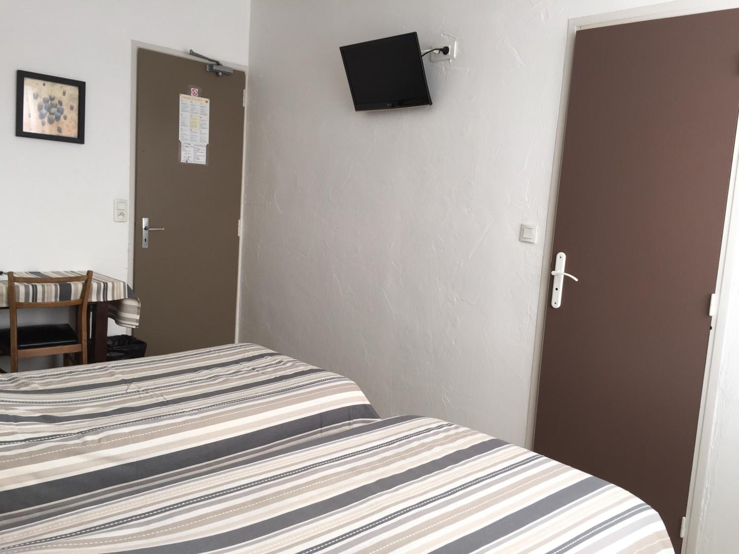 Twin Room - Photo 2