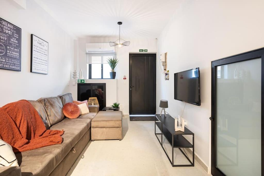 Studio Apartment photo 2