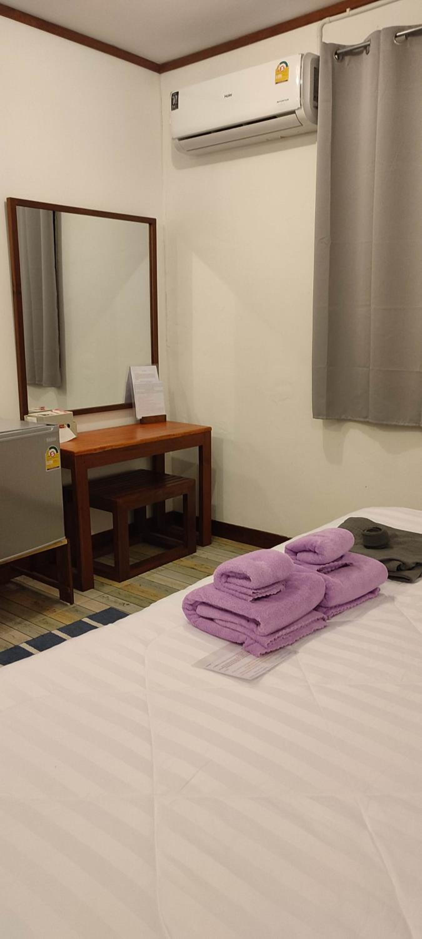 Standard Twin Room - Photo 10