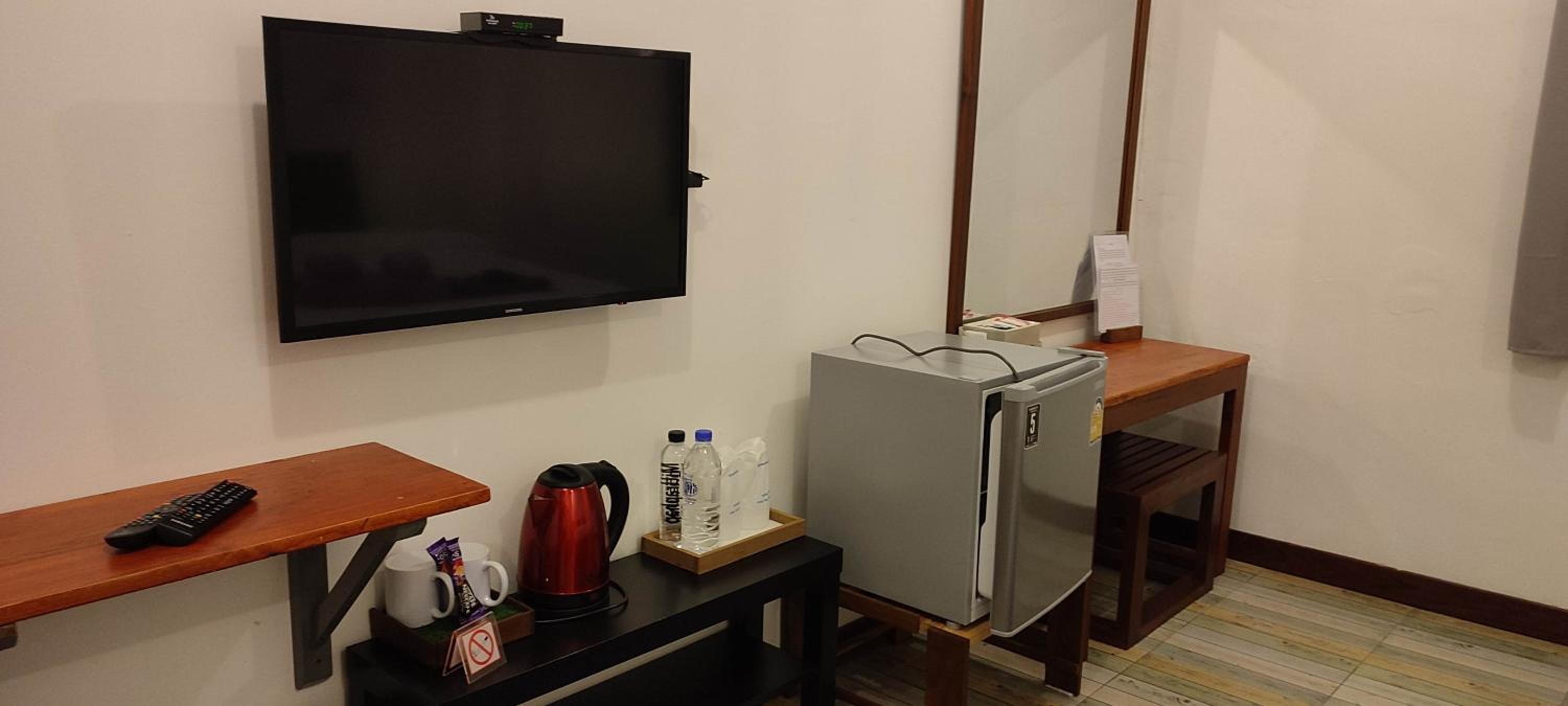 Standard Twin Room - Photo 11