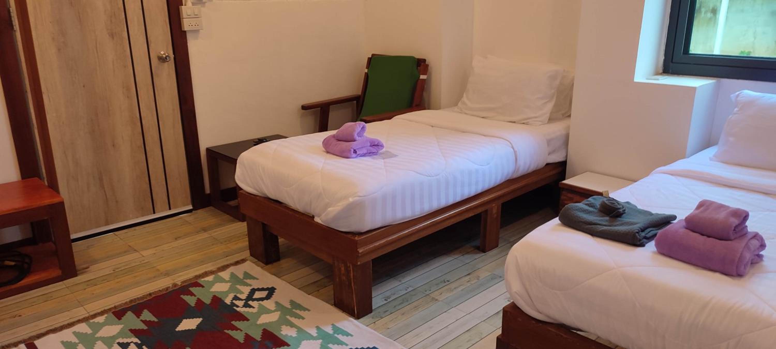 Standard Twin Room - Photo 9