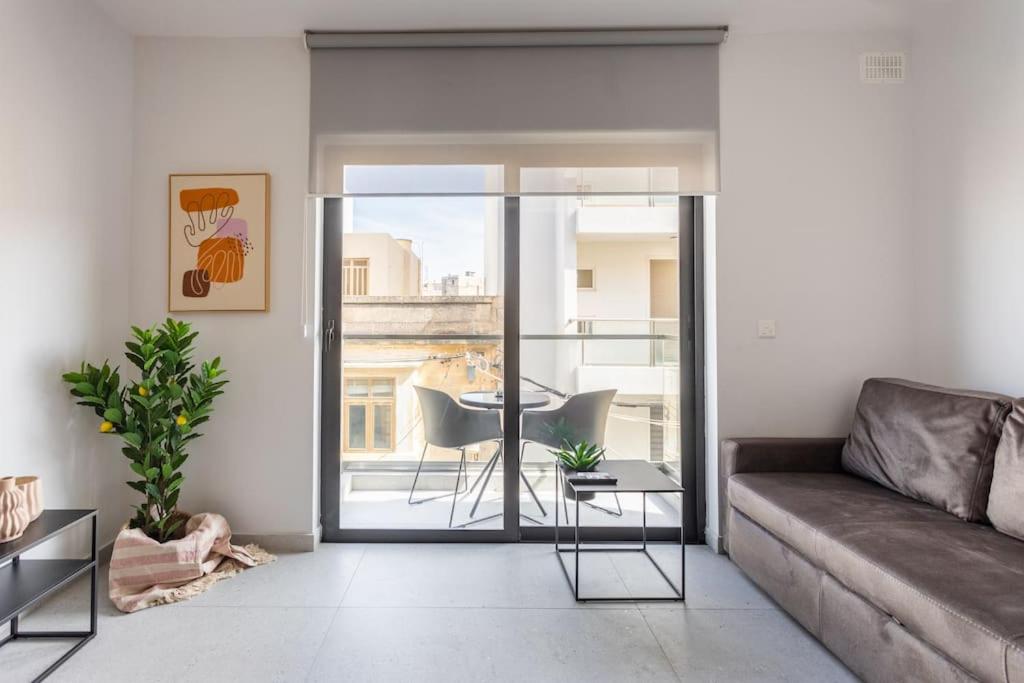 Apartment with Balcony photo 1