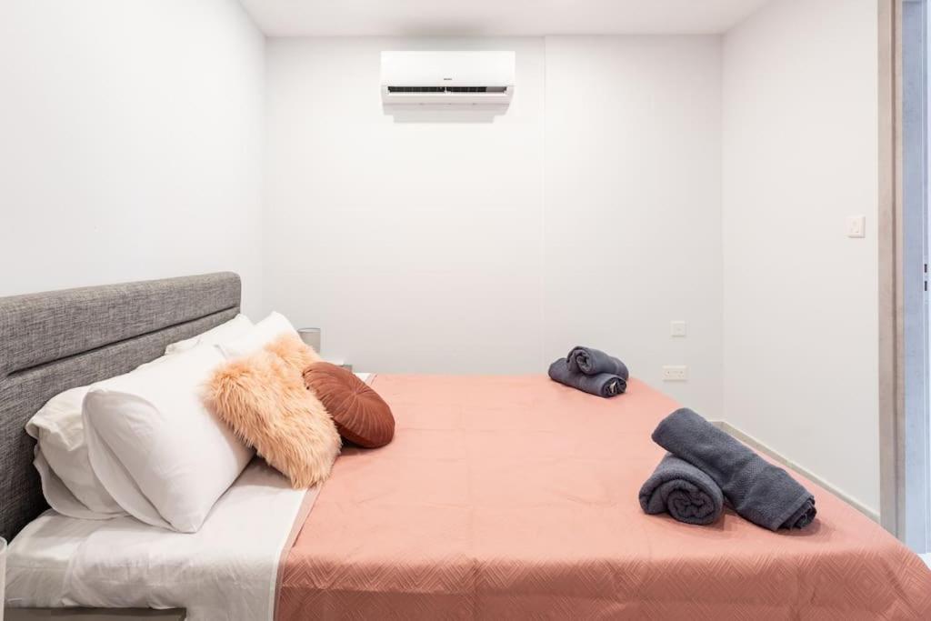 Apartment with Balcony photo 2