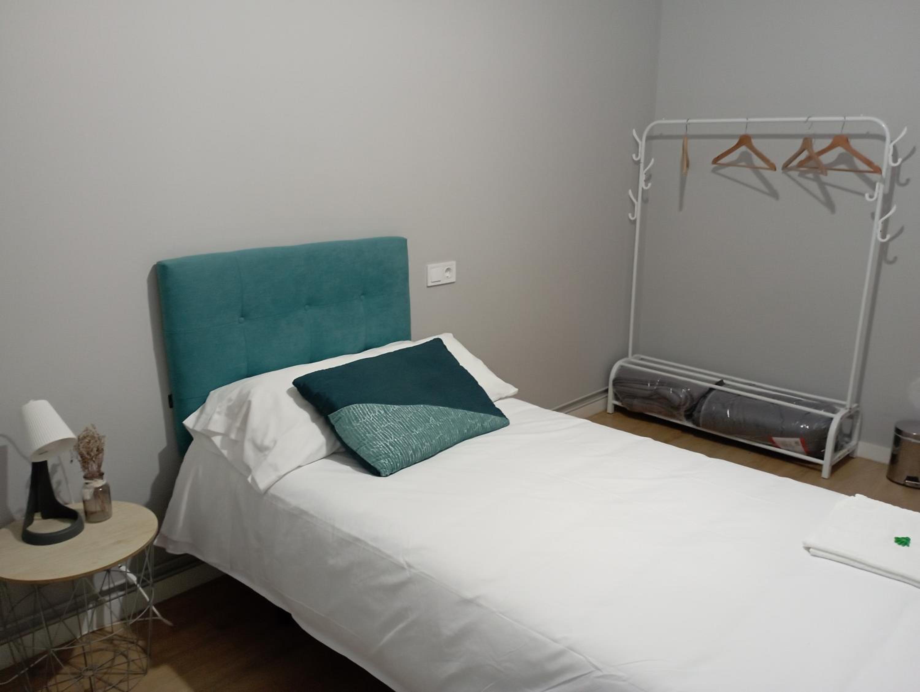 Habitación Estándar con Dos Camas y Baño Compartido