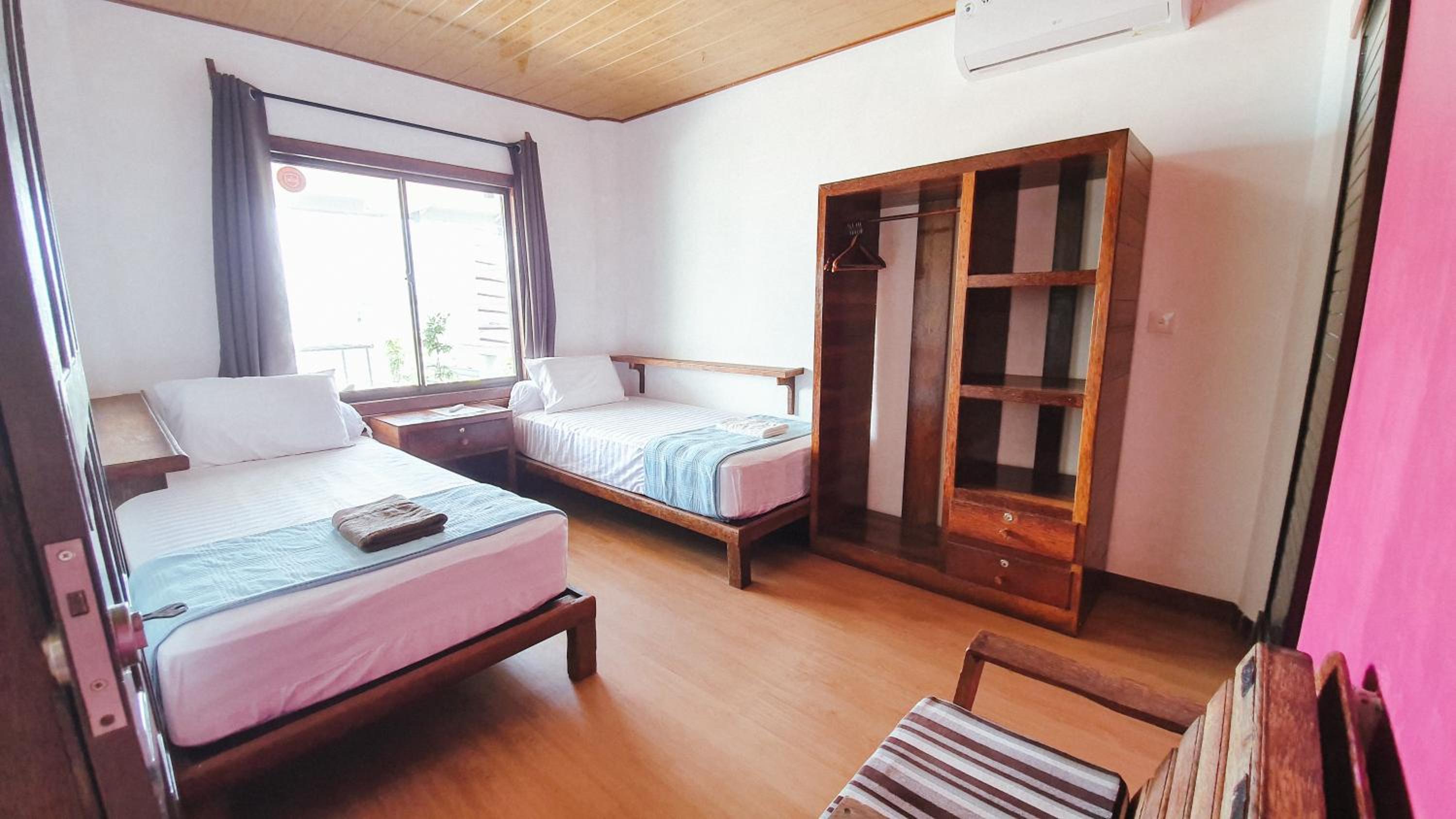 Twin Room with Private Bathroom - Photo 1