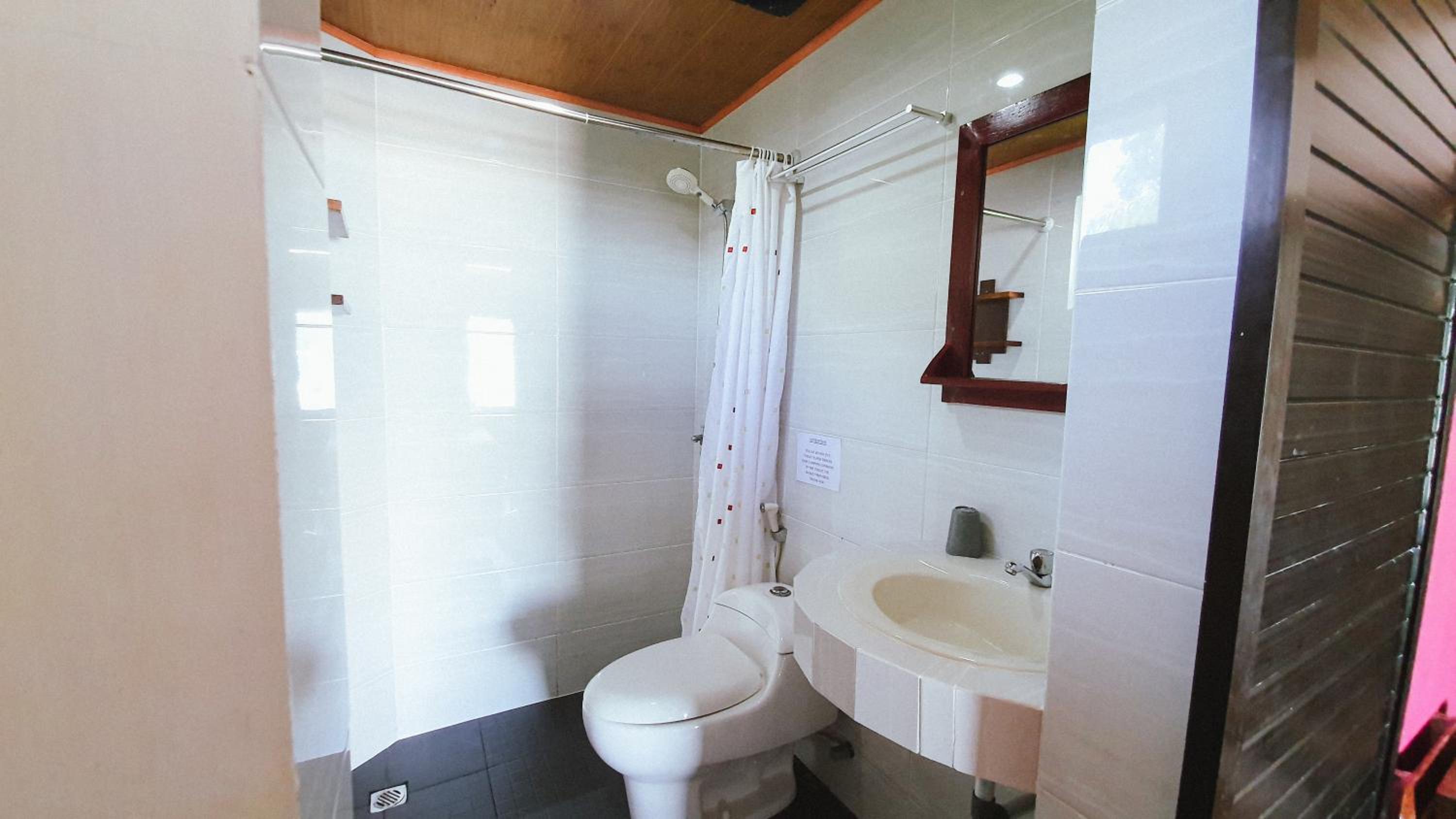 Twin Room with Private Bathroom - Photo 7