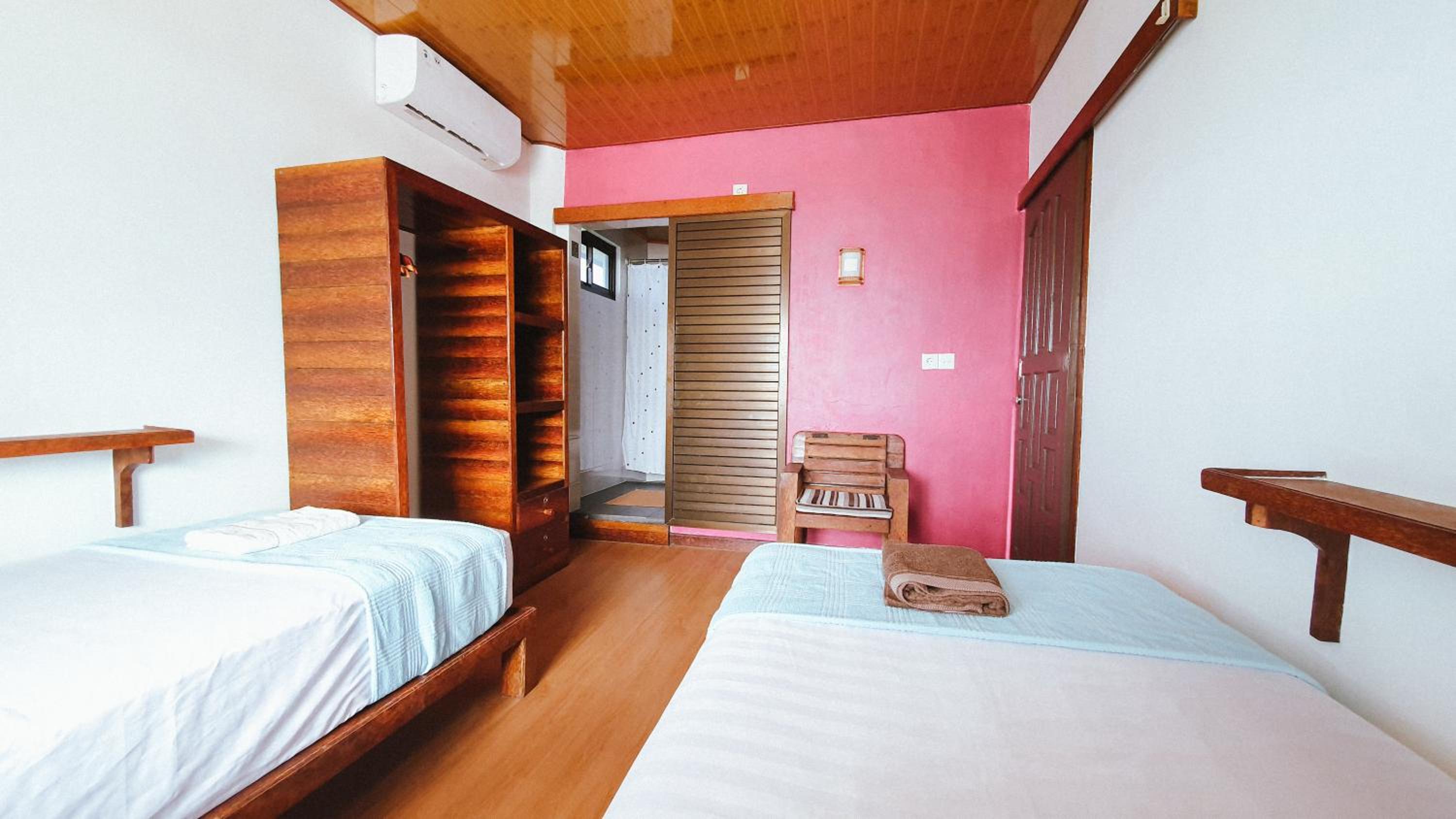 Twin Room with Private Bathroom - Photo 6