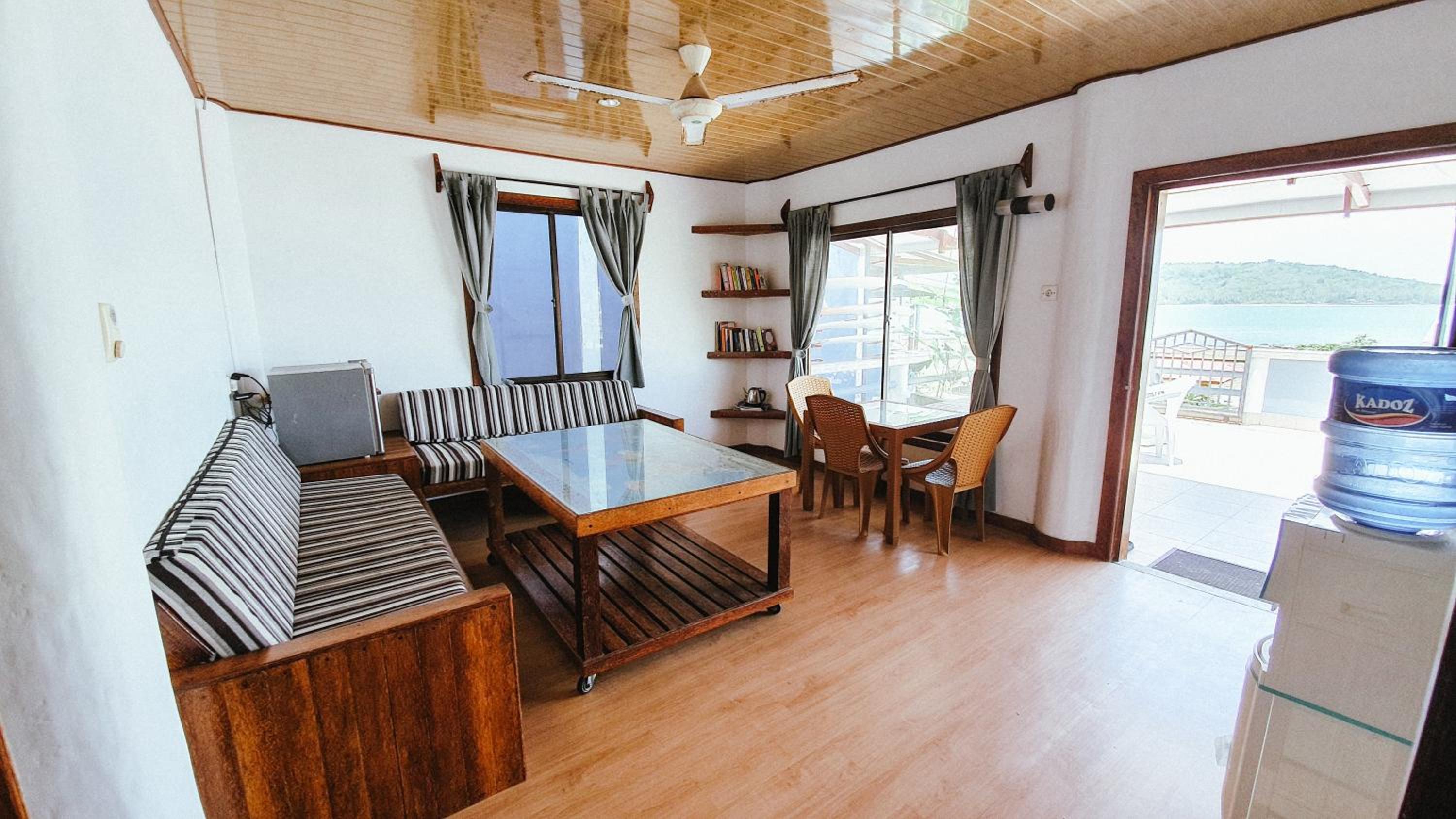 Twin Room with Private Bathroom - Photo 9