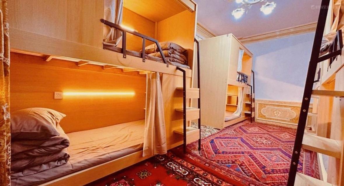 Bed in 8-Bed Female Dormitory Room with Private Bathroom photo 1