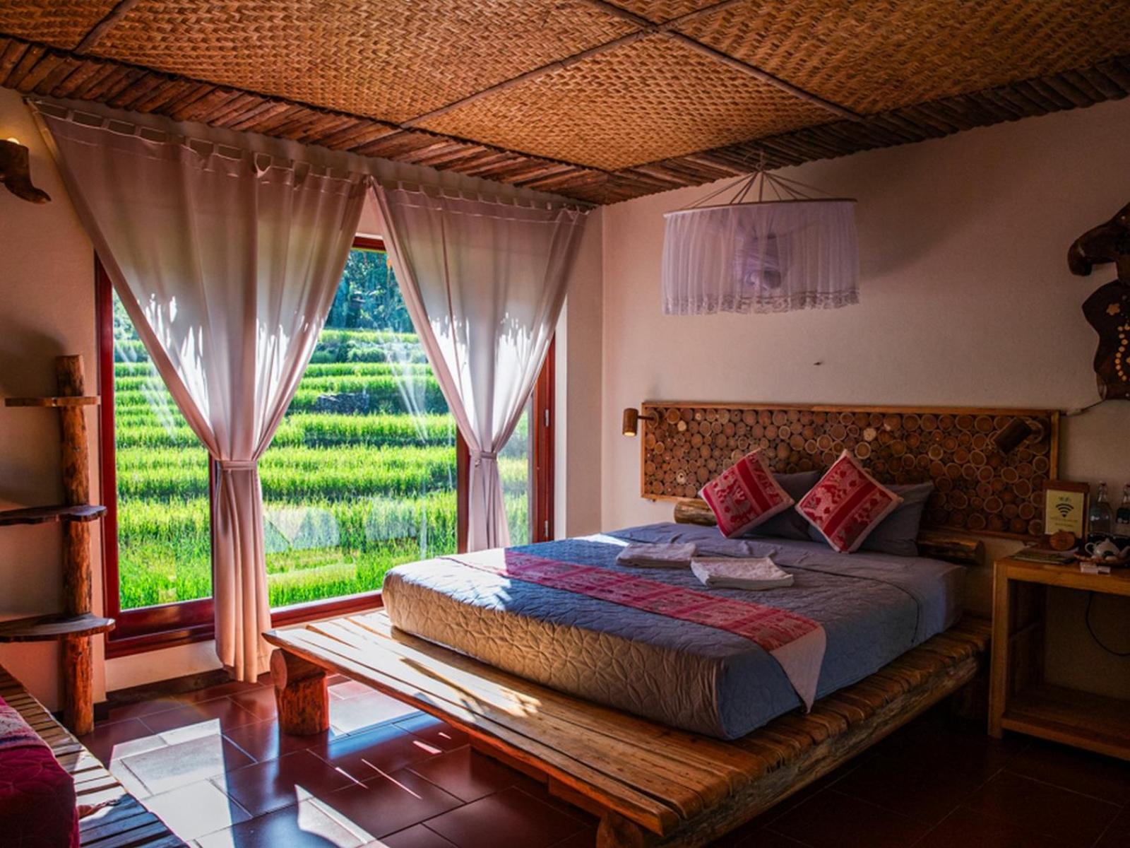 Triple Room with Balcony and Field View - Photo 1