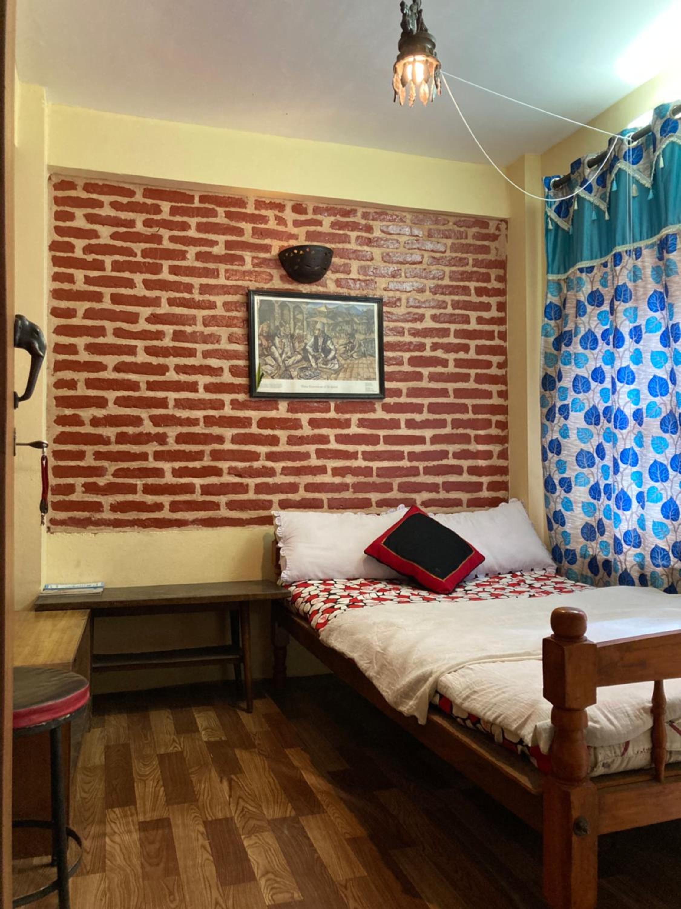 Single Room with Shared Bathroom photo 2