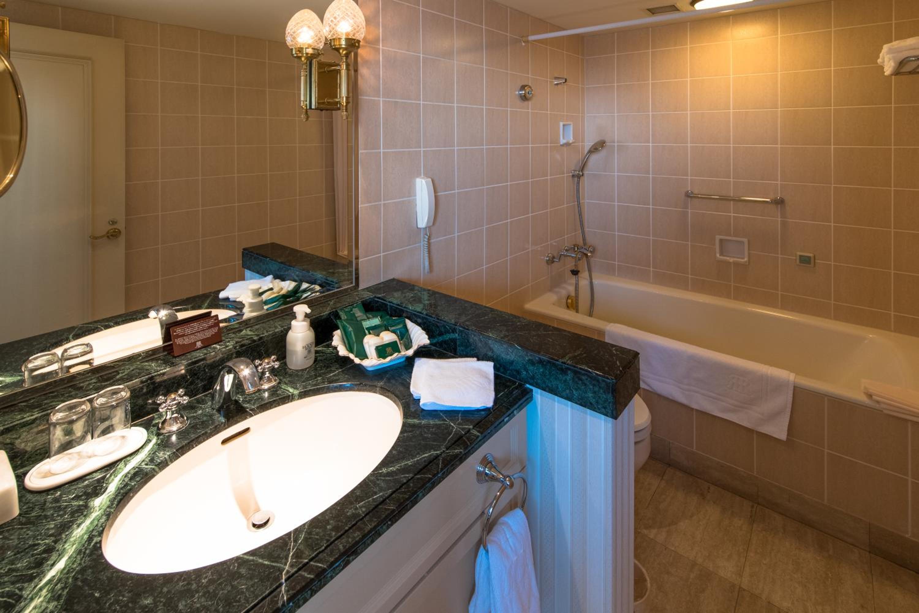 Executive Floor - Standard Double Room - Non-Smoking - Free access to gym & pool with breakfast