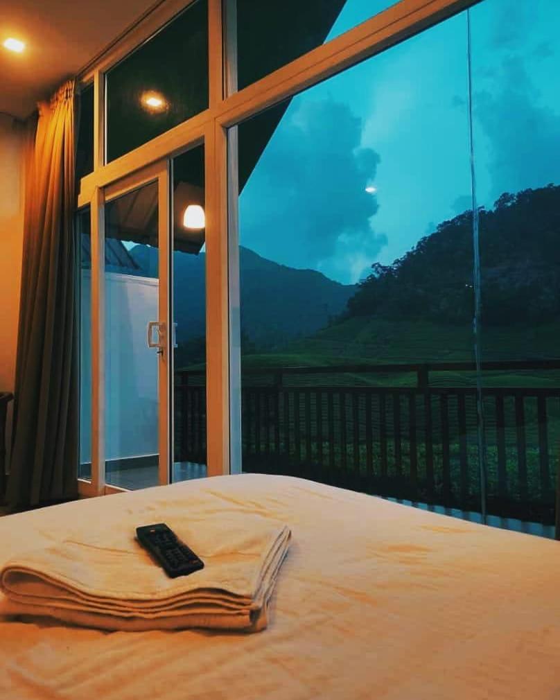 Deluxe Double Room (2 Adults + 1 Child) photo 2