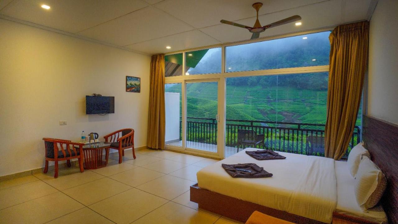 Deluxe Double Room (2 Adults + 1 Child) photo 3