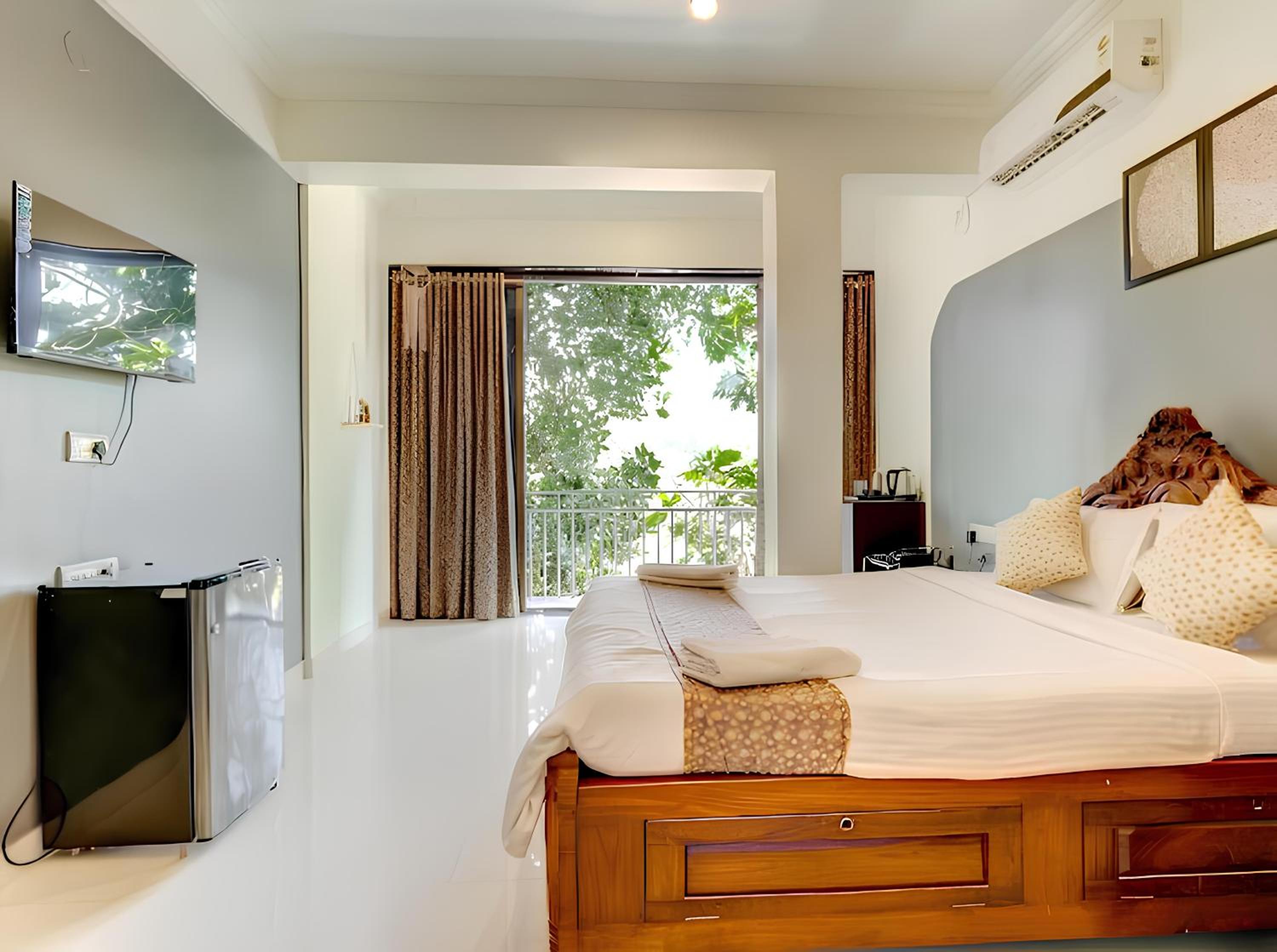 Deluxe Double Room with Balcony