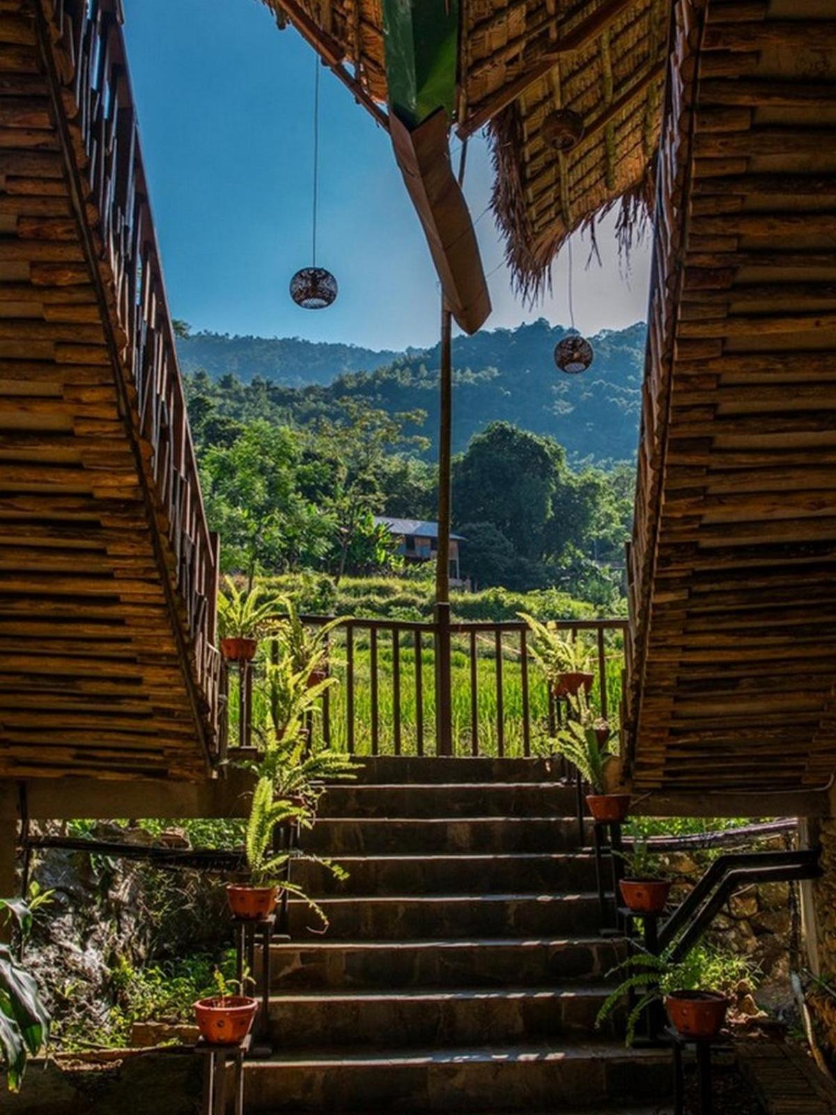 King Room with Balcony and Garden View photo 2