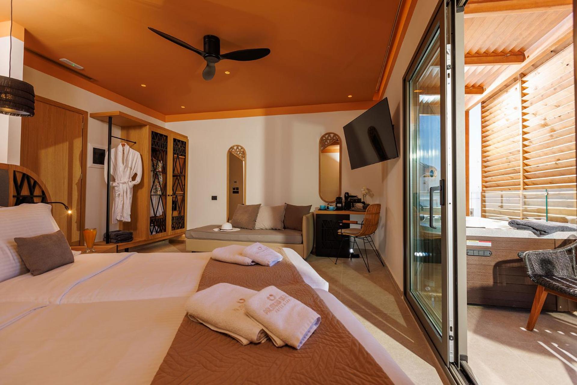 Superior Deluxe Suite with Steam shower & Jacuzzi - Photo 1