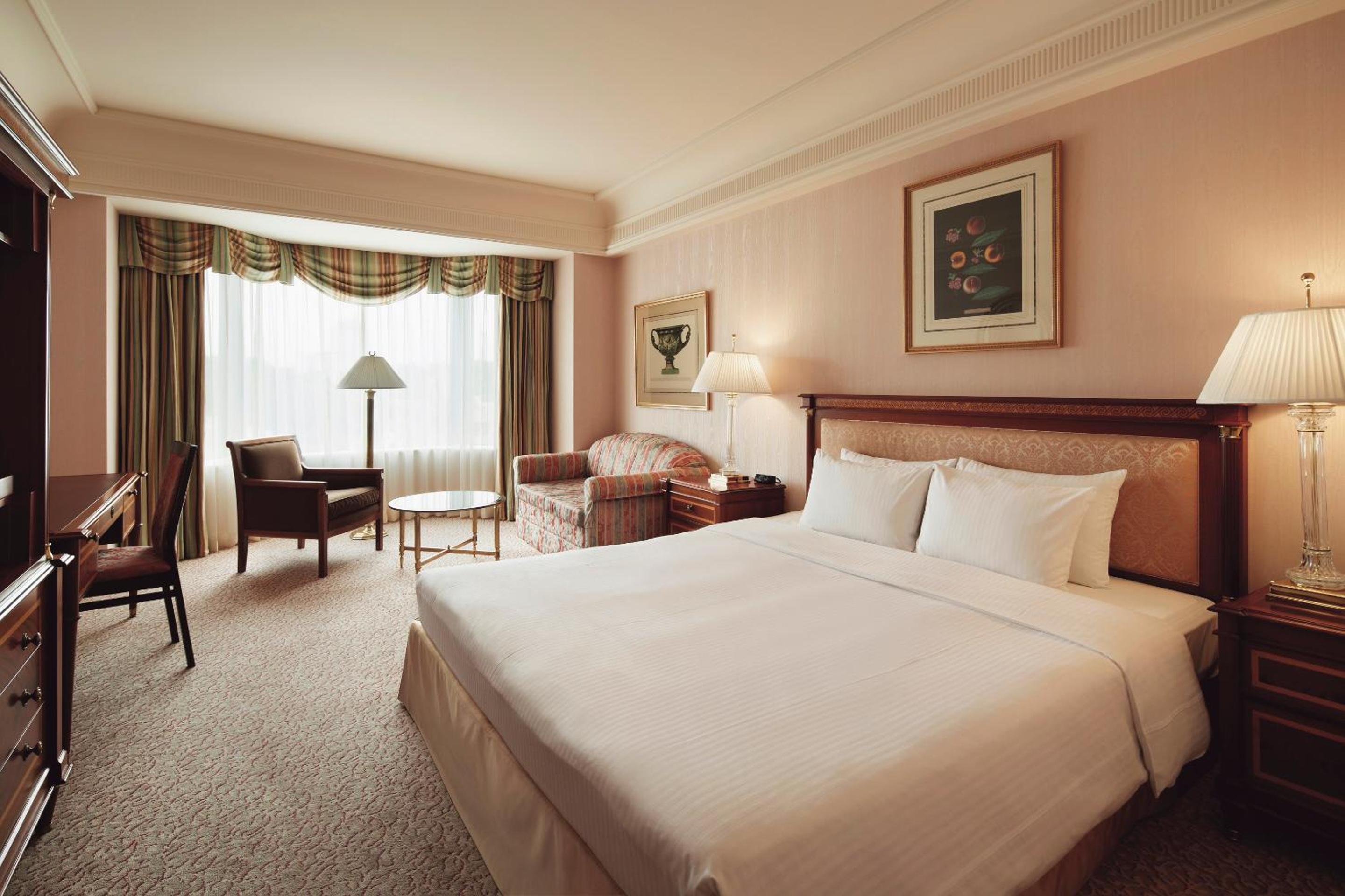 Executive Floor - Luxury Double Room - Non-Smoking - Free access to gym & pool with breakfast