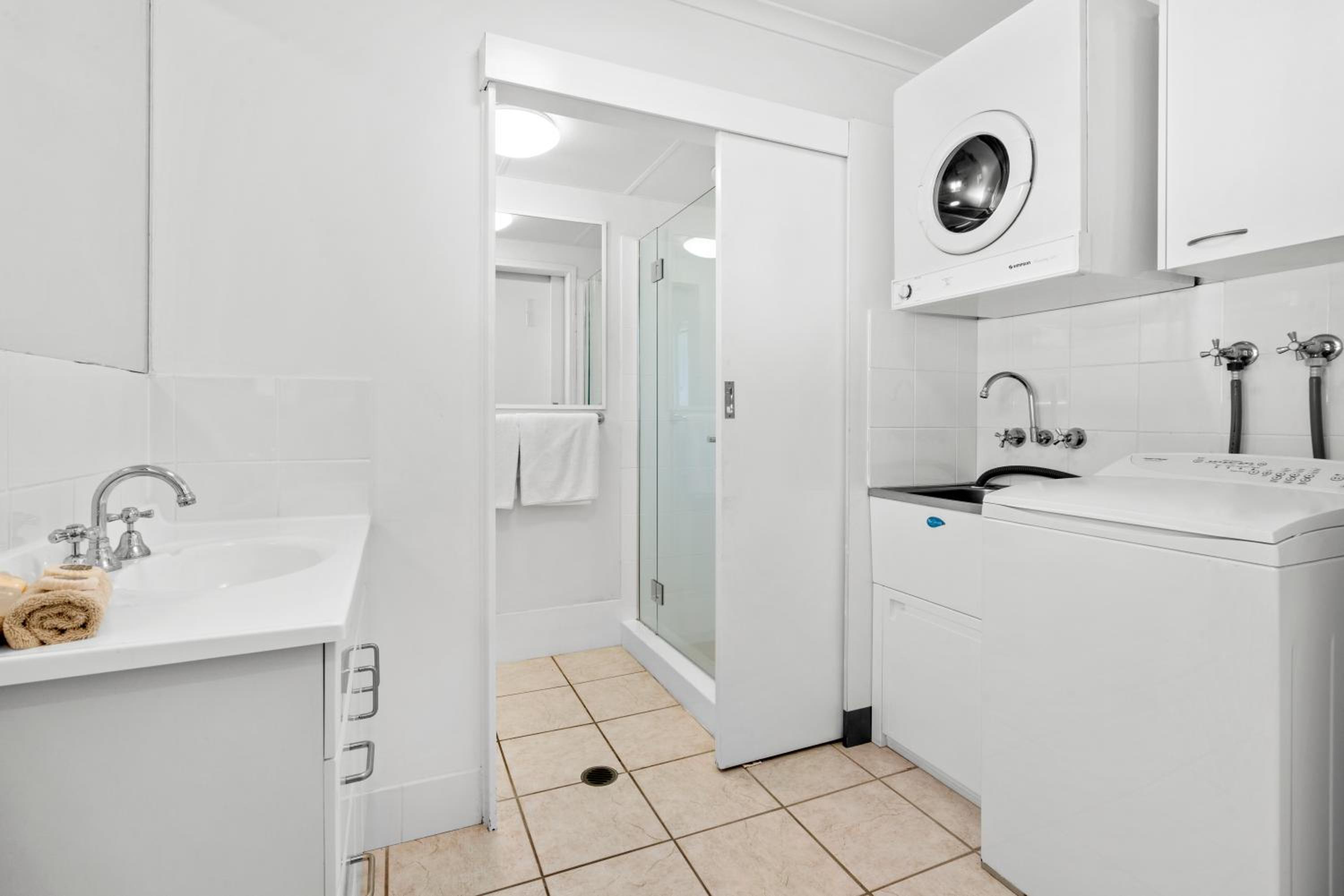 Four Bedroom Apartment Riverside photo 2