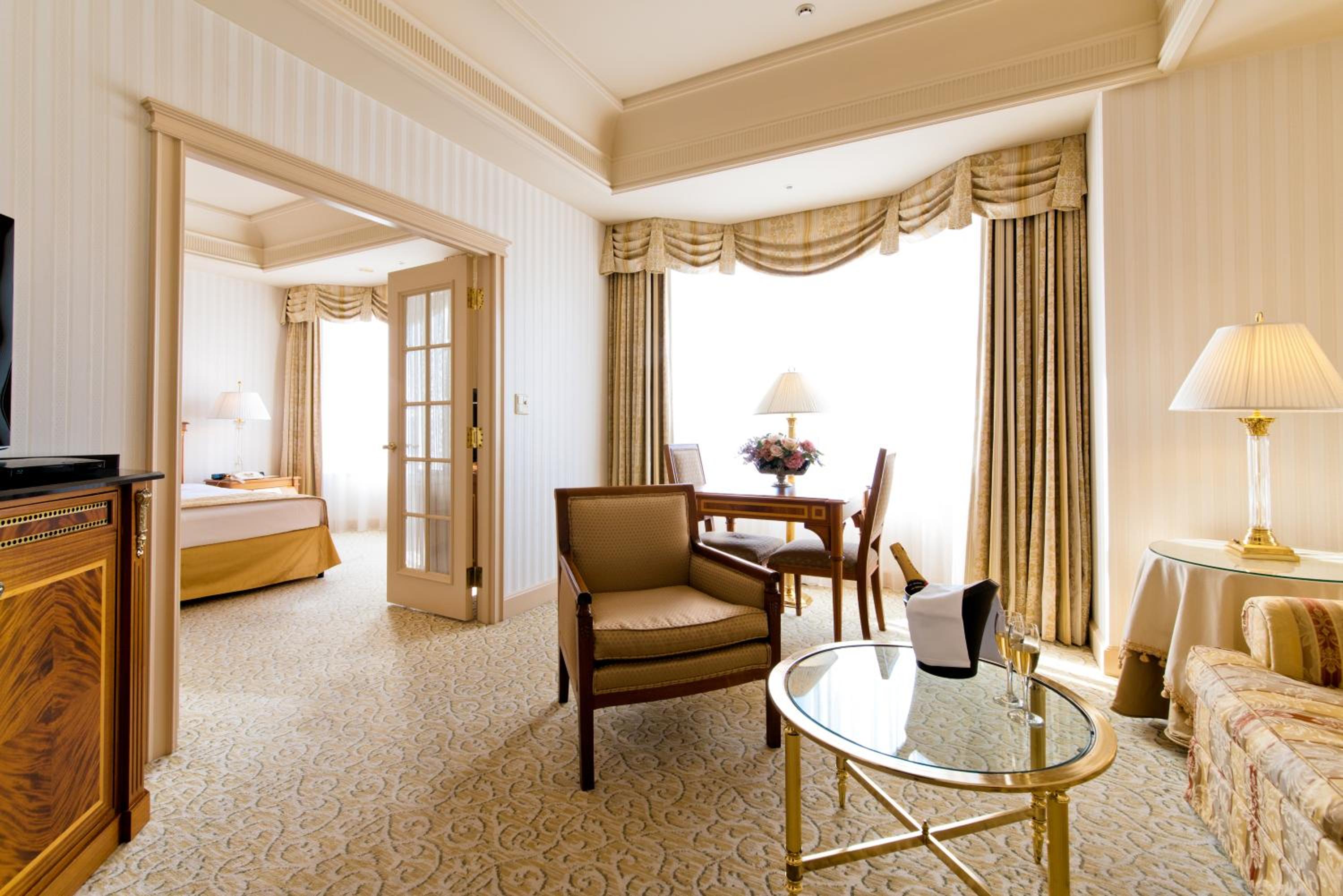 Executive Floor - Junior Suite Twin - Non-Smoking - Free access to gym & pool with breakfast