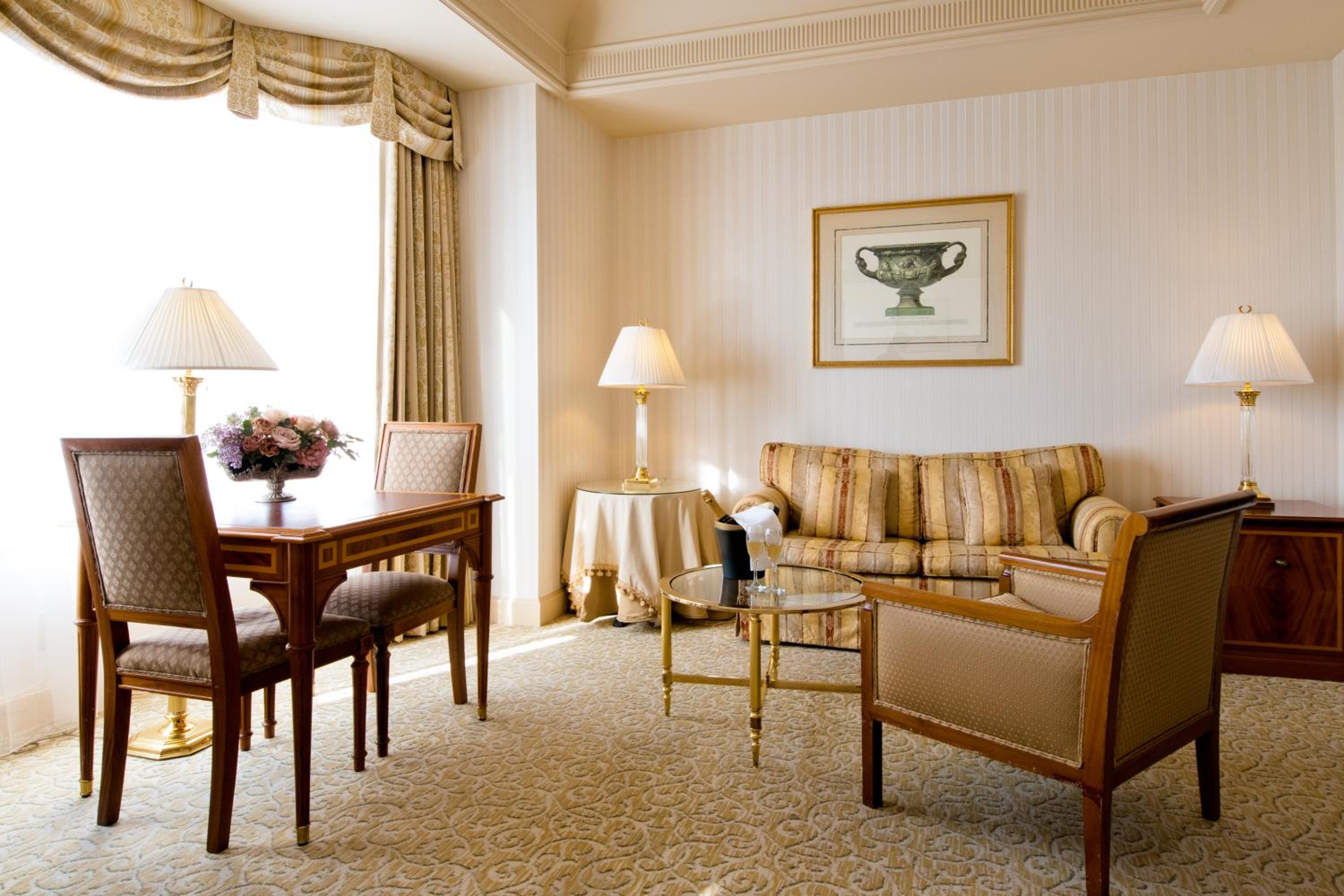 Executive Floor - Junior Suite Twin - Non-Smoking - Free access to gym & pool with breakfast