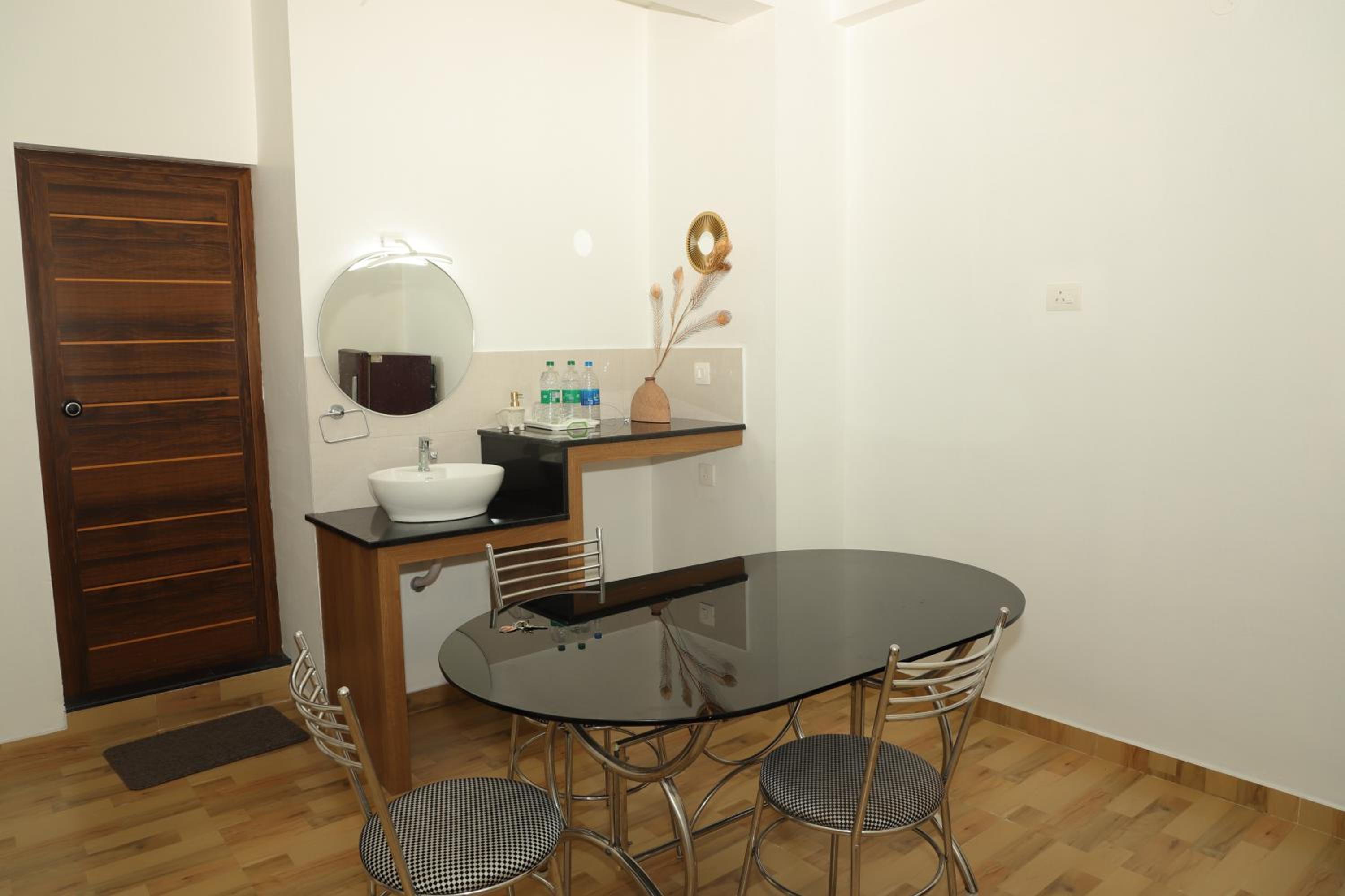 Double or Twin Room with Balcony photo 2