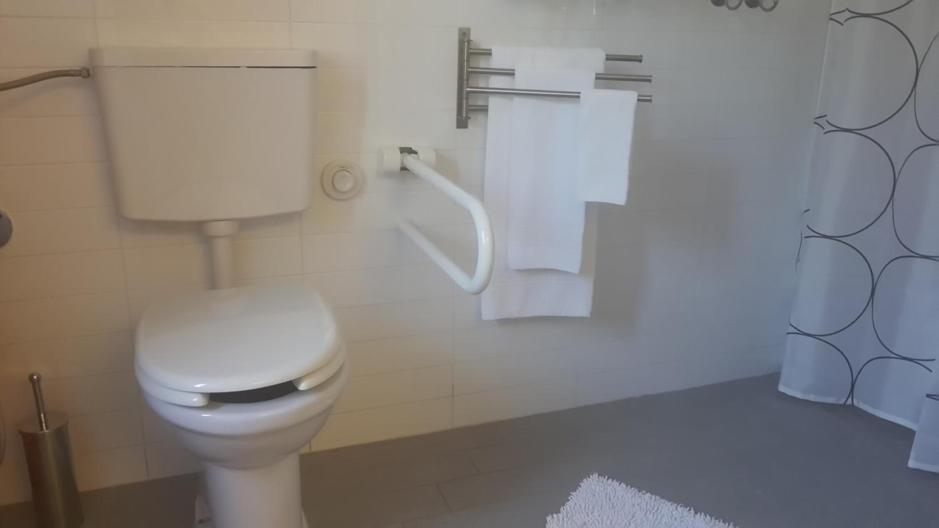 Double Room - Disability Access photo 3