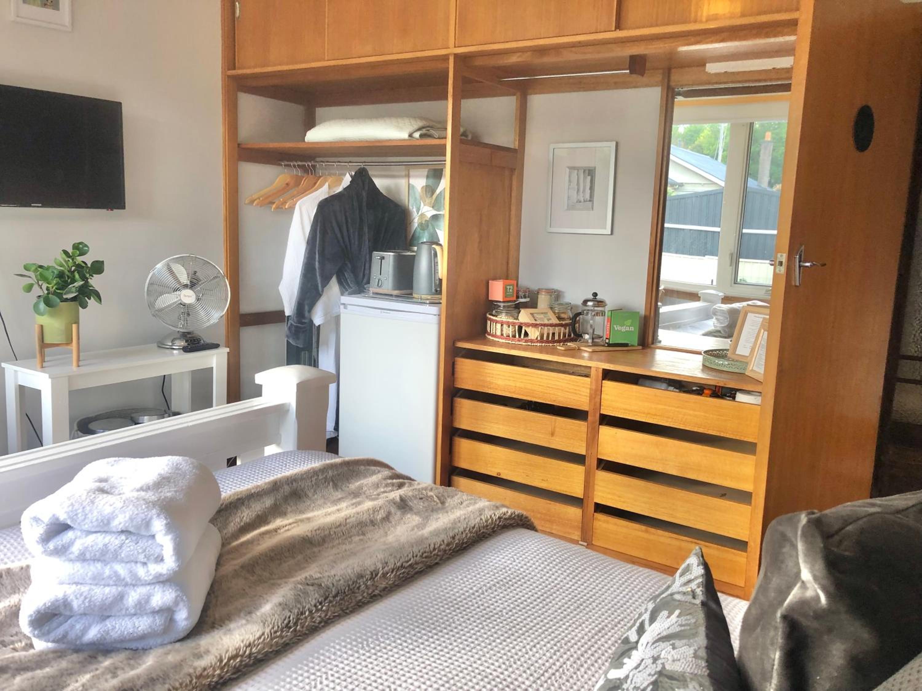 Small Queen Room photo 2