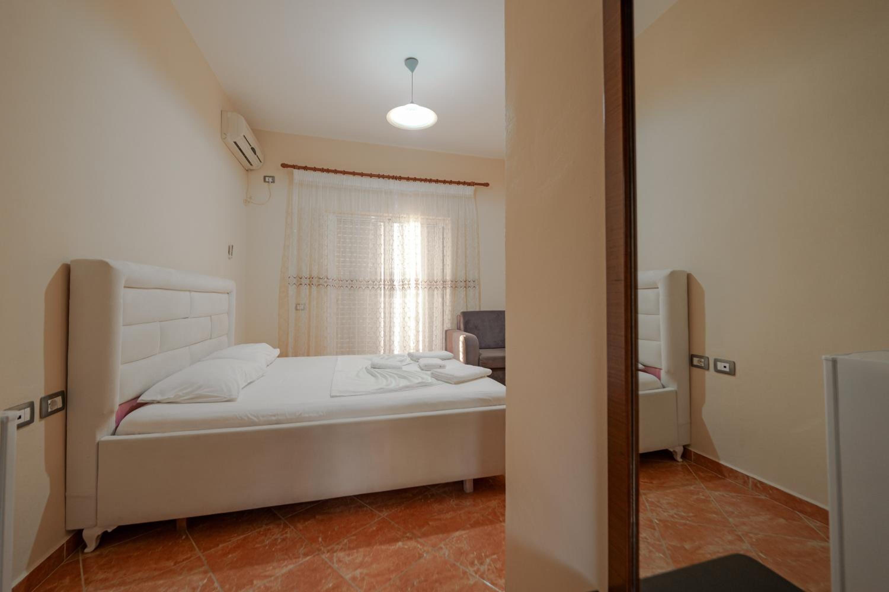 Deluxe Double Room with Side Sea View photo 3