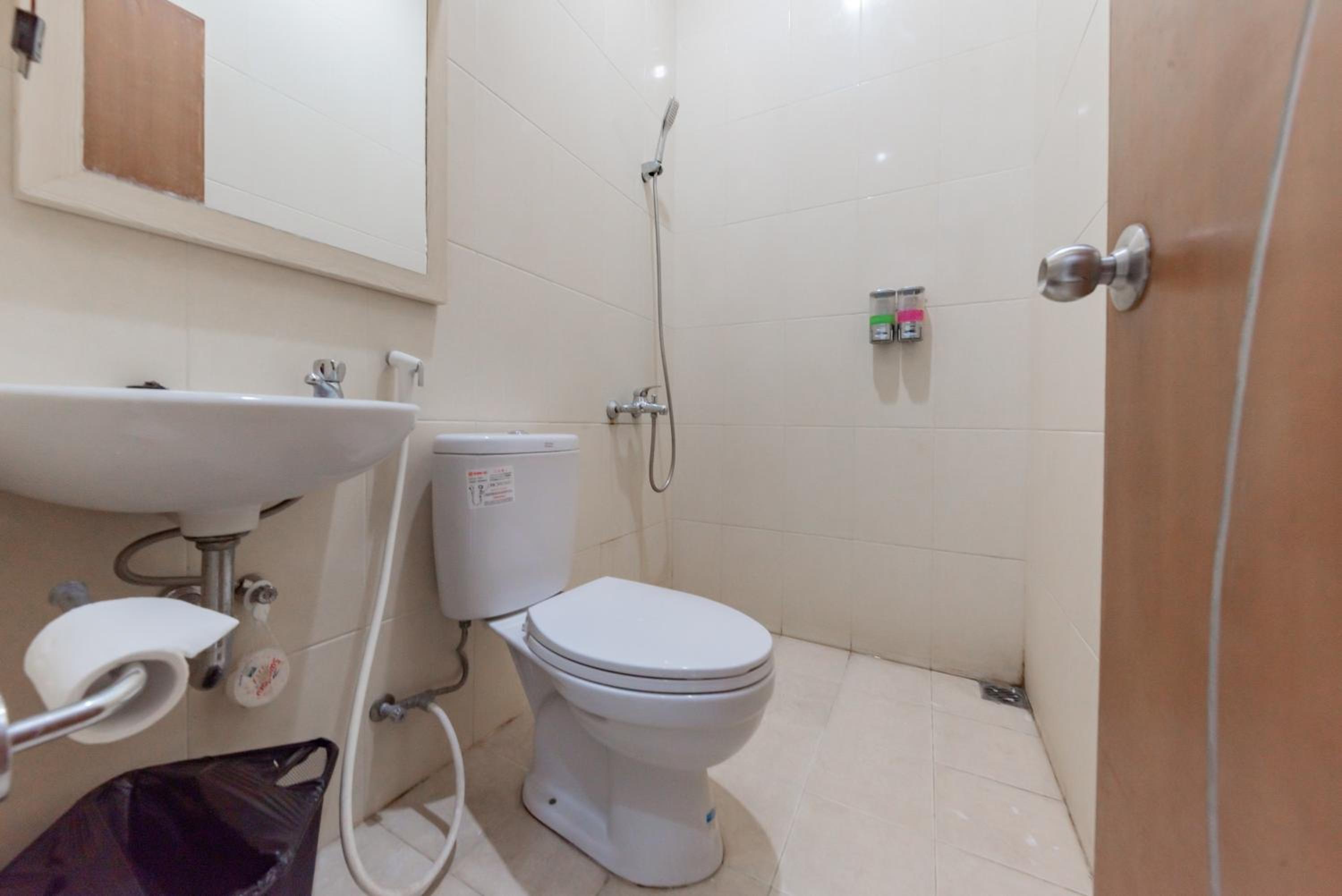 Standard Twin Room - Photo 2