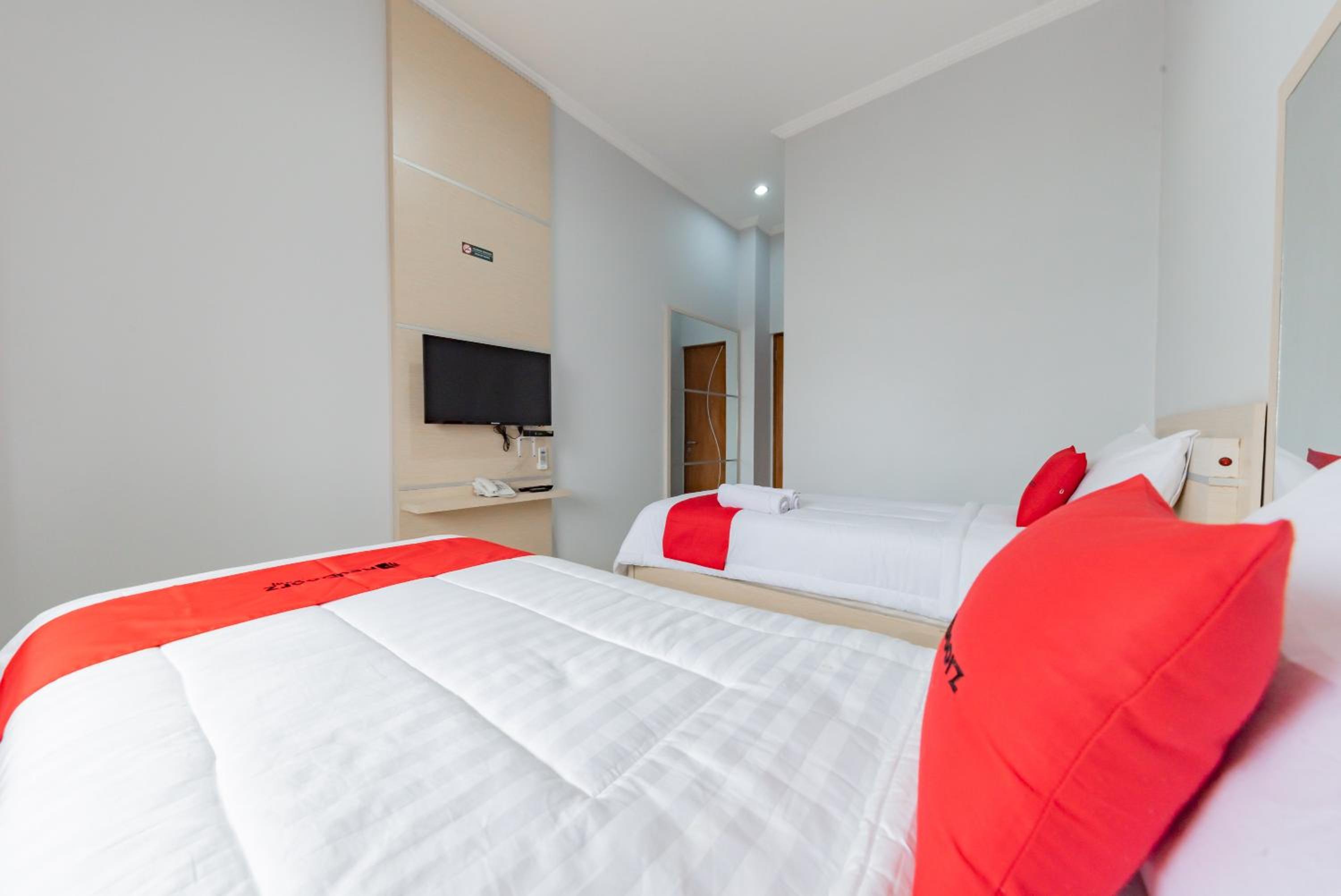 Standard Twin Room - Photo 4
