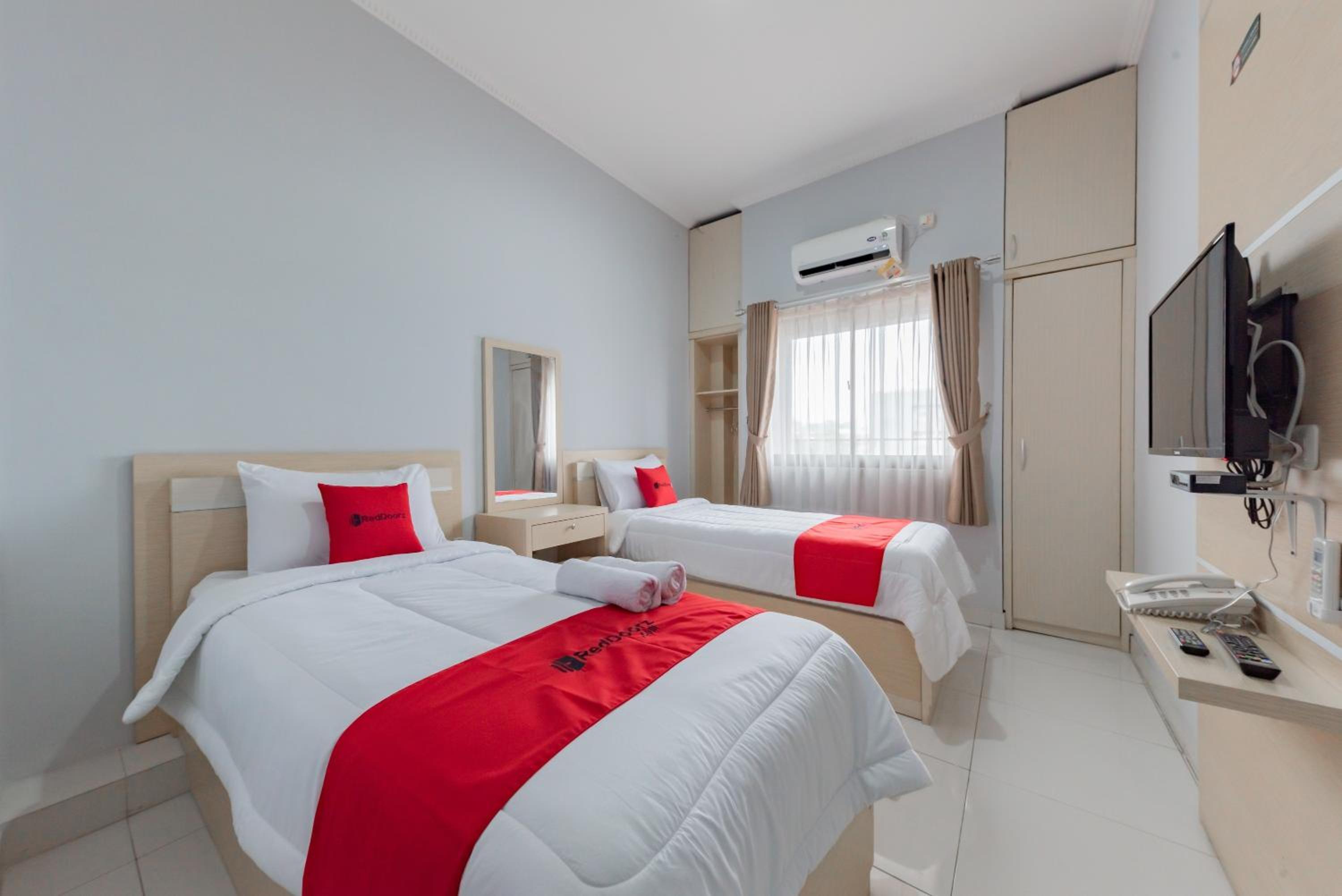 Standard Twin Room - Photo 1