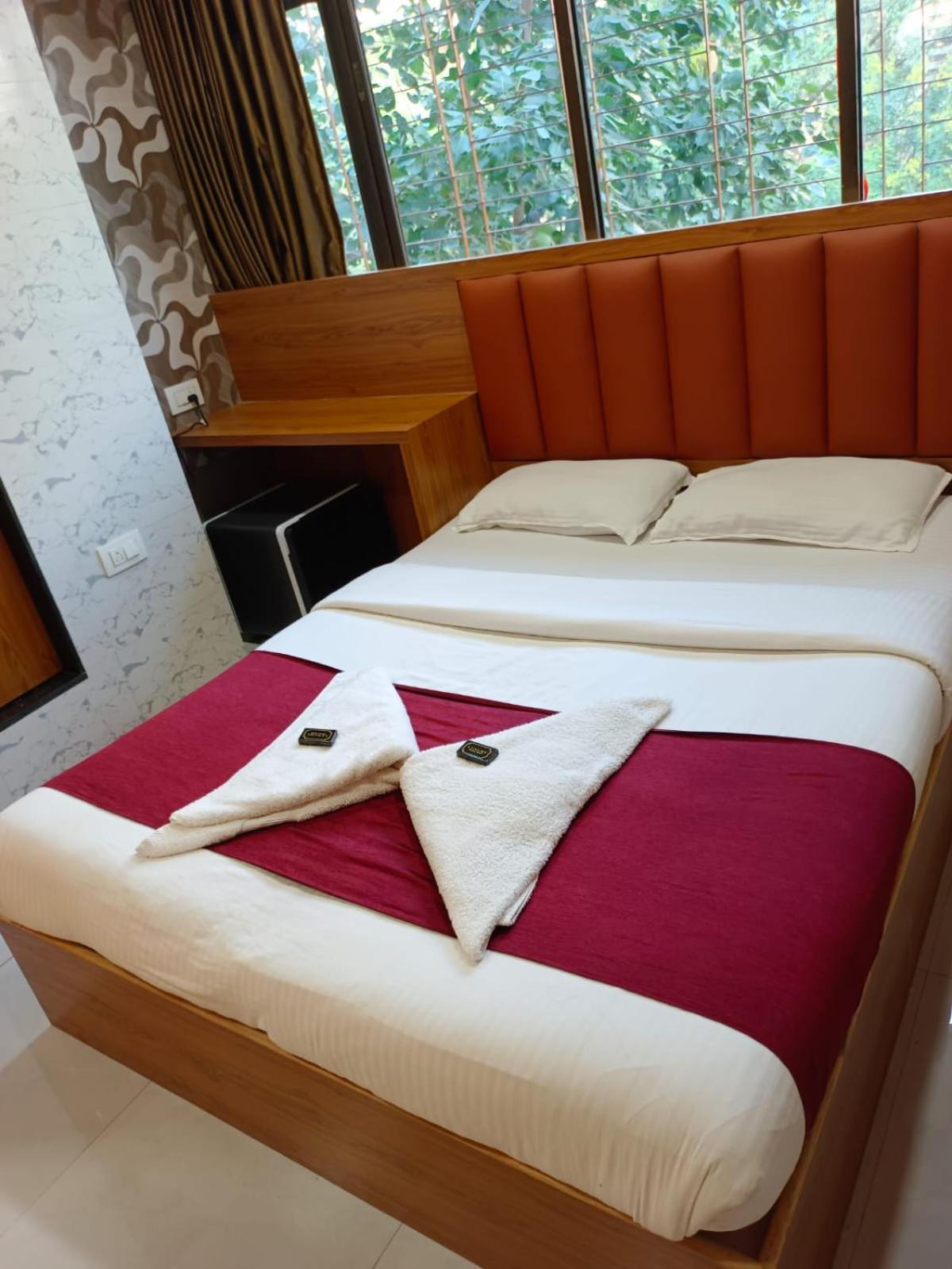 Deluxe Triple Room - Photo 11