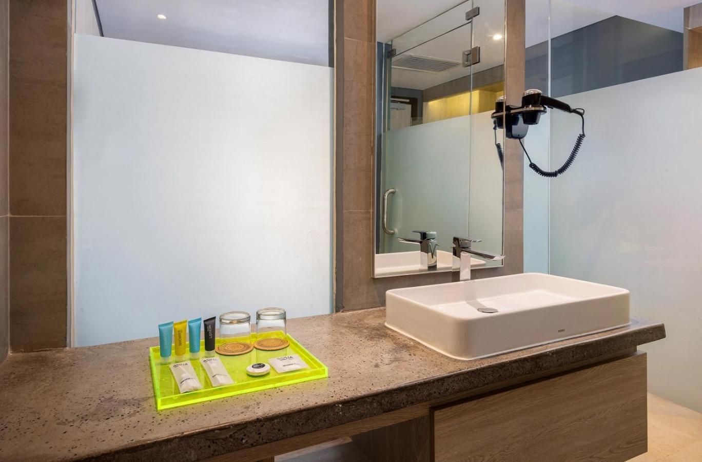 Premier Pool Access Room with Balcony and Free In-house Activities photo 3