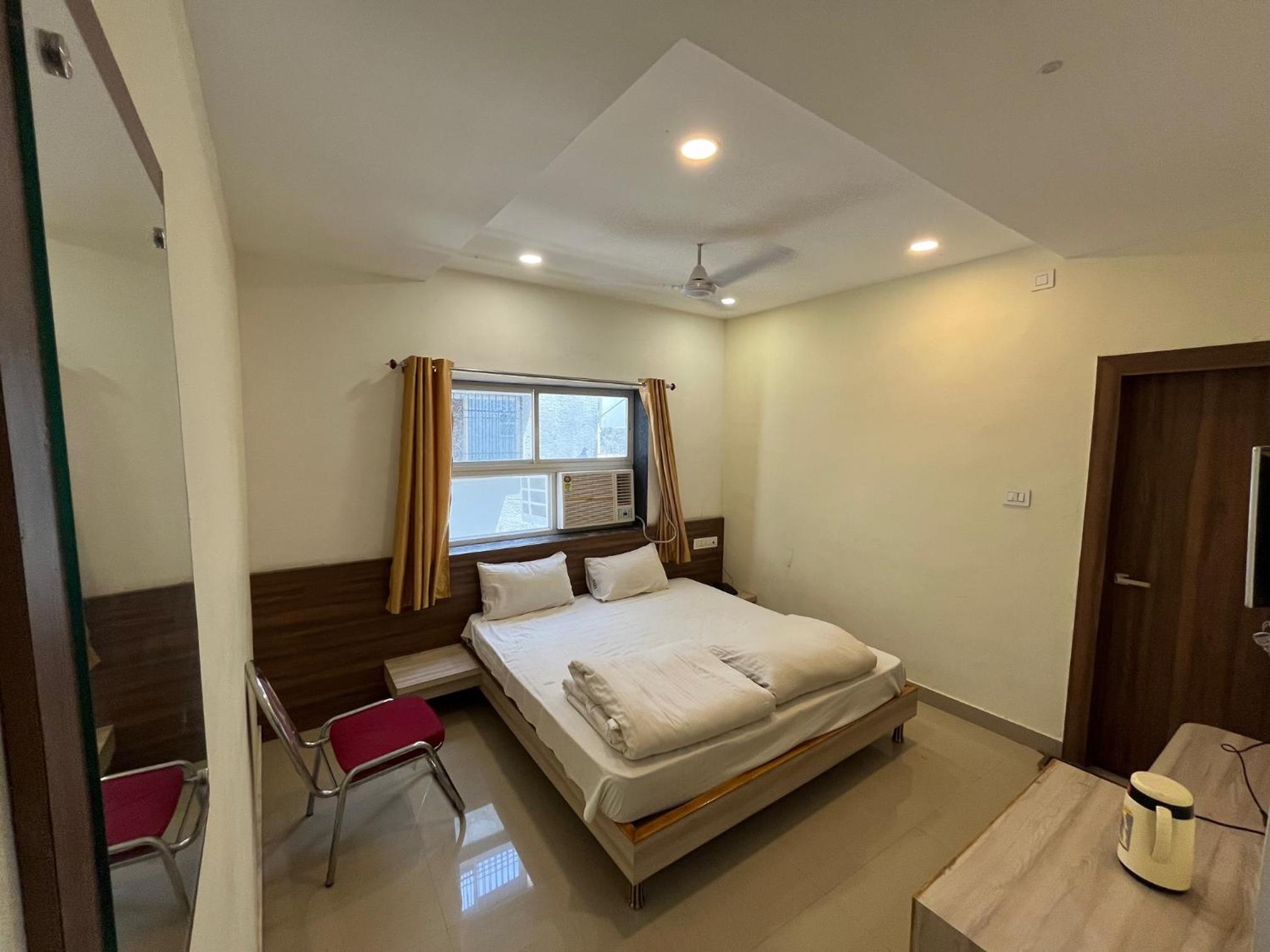 Deluxe Room - Photo 15