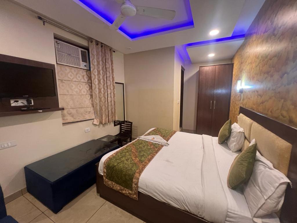 Deluxe Room - Photo 17