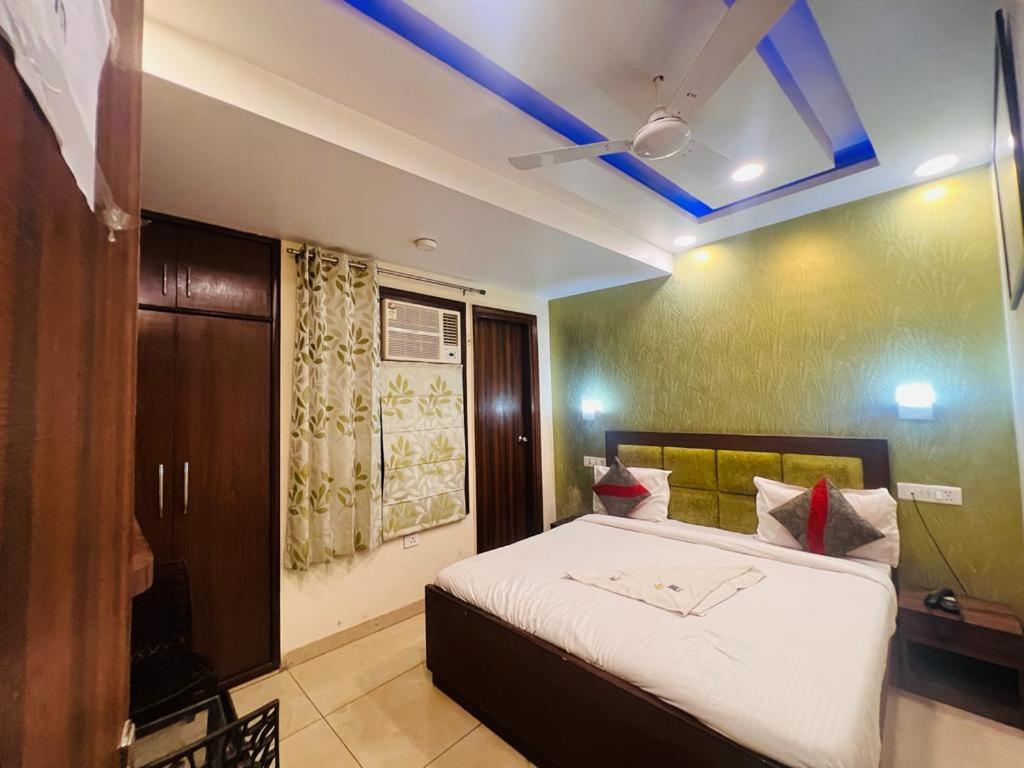 Deluxe Room - Photo 16