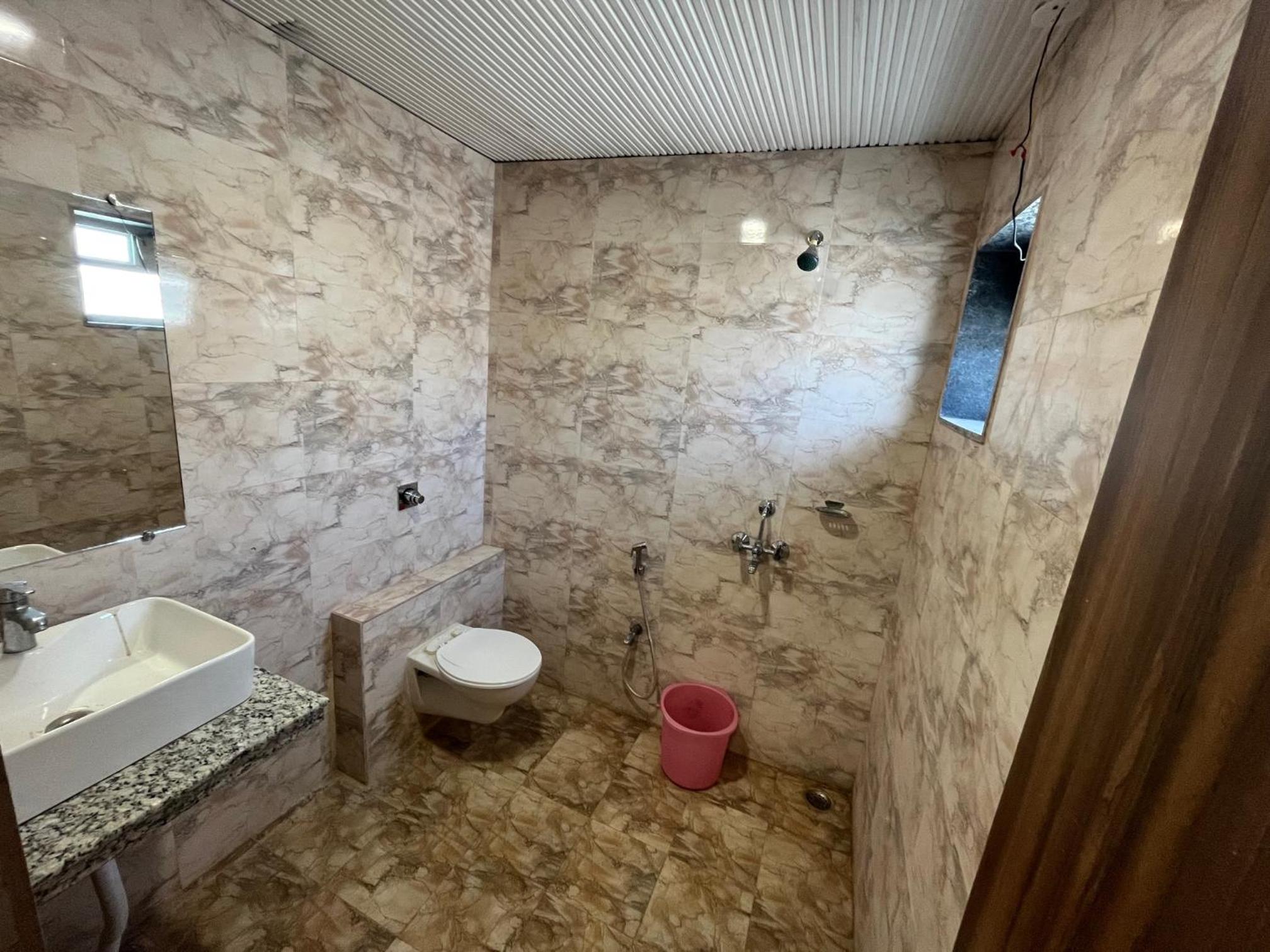 Deluxe Room - Photo 8