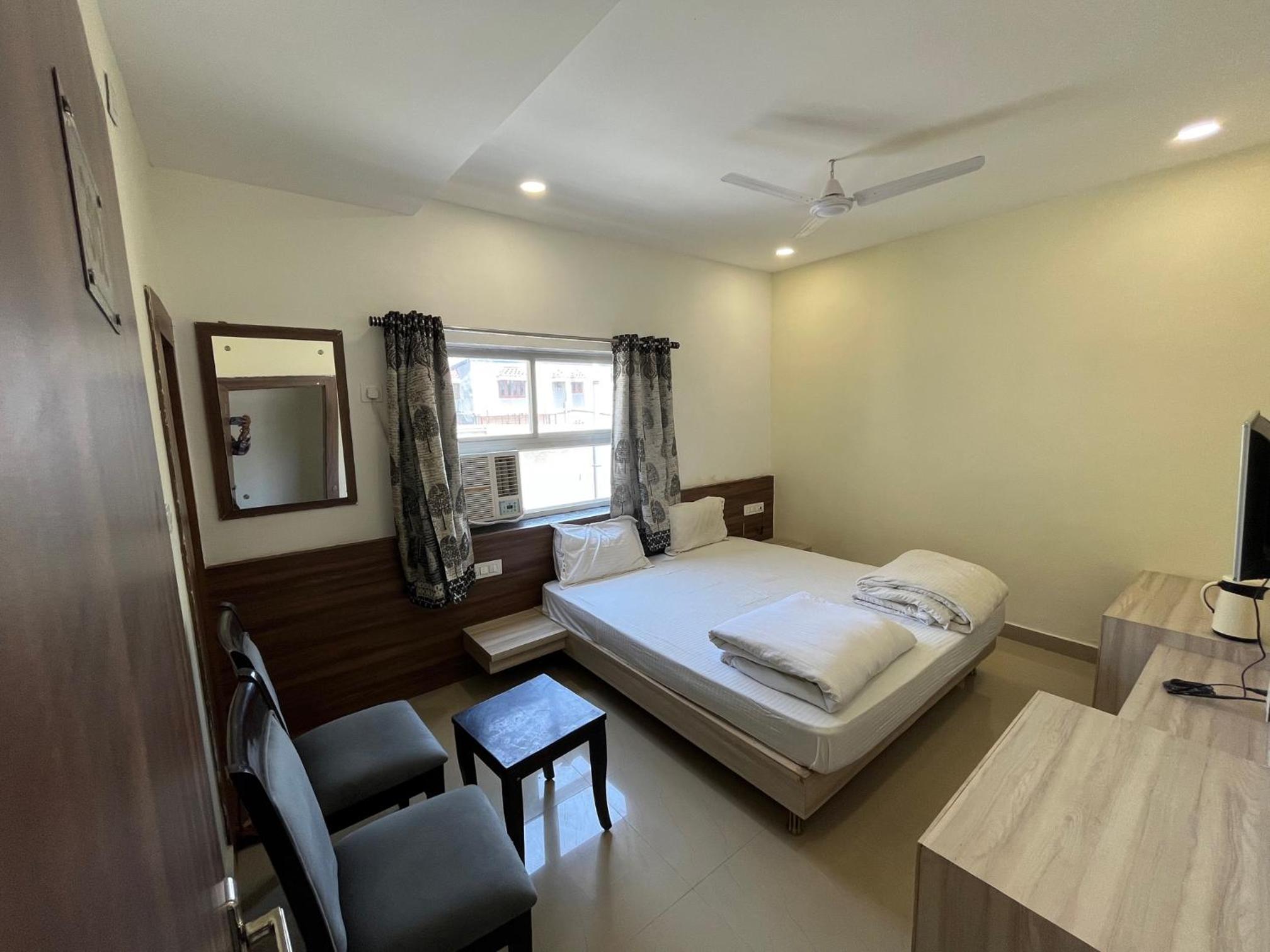 Deluxe Room - Photo 14