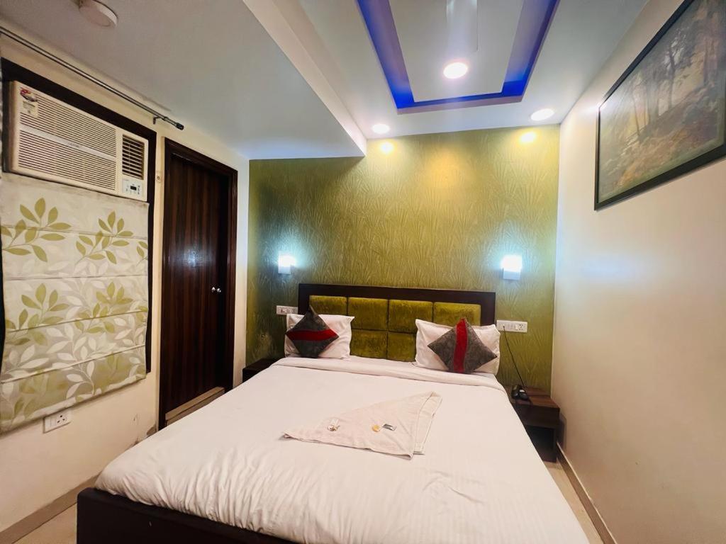 Deluxe Room - Photo 12