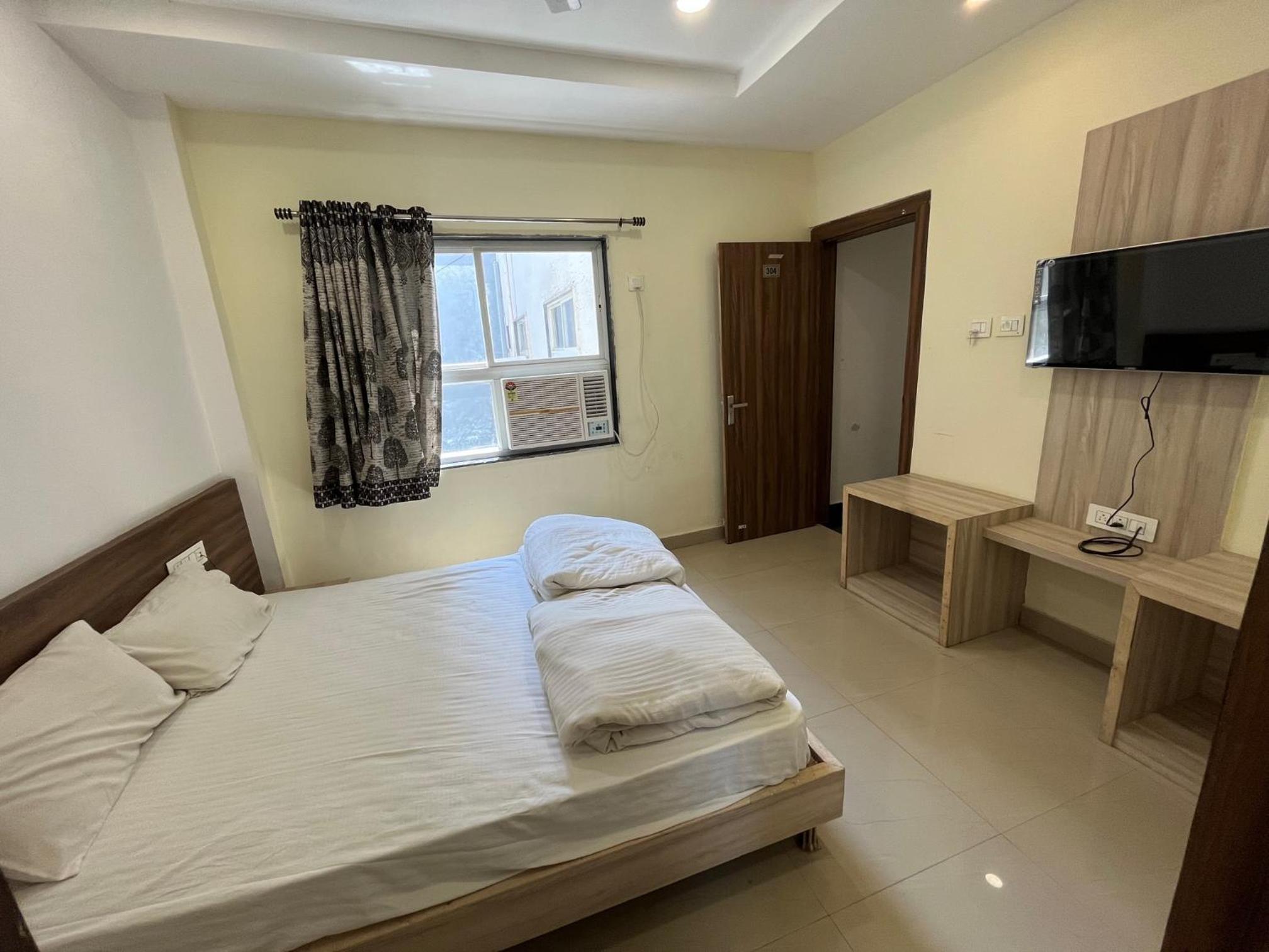 Deluxe Room - Photo 7