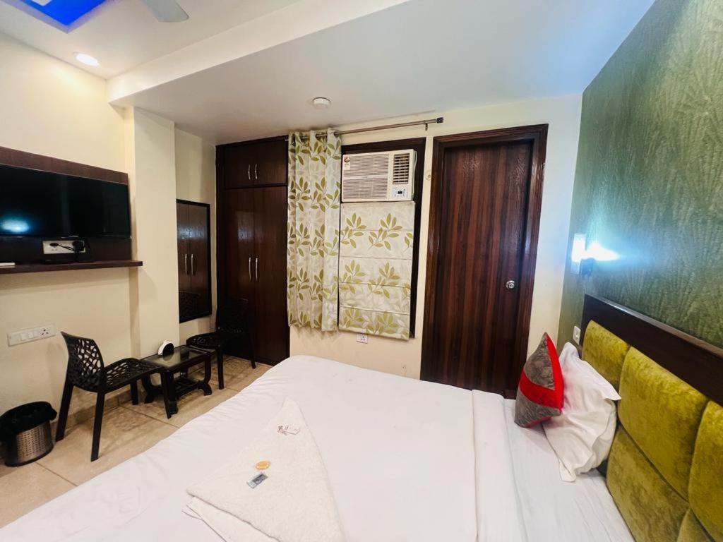 Deluxe Room - Photo 6