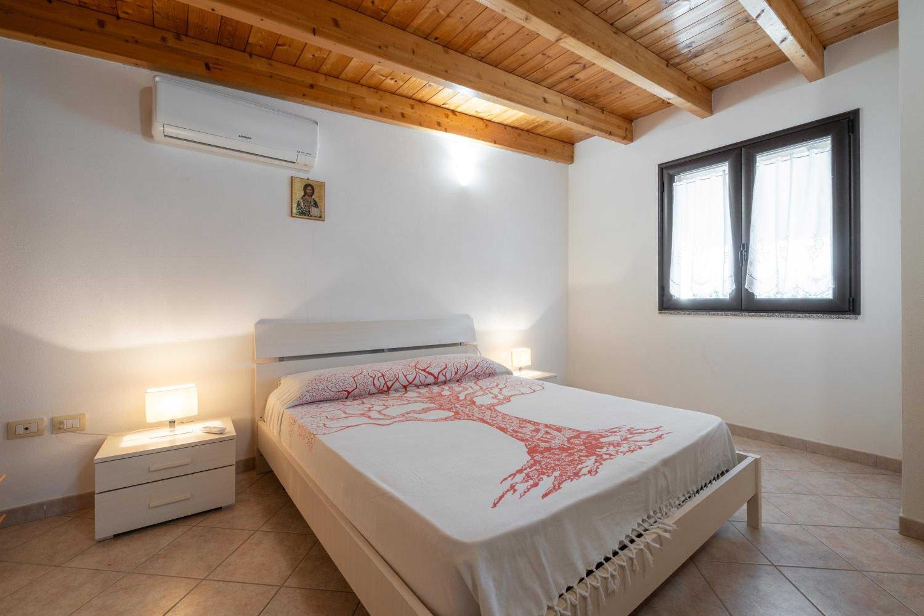 Three-Bedroom House photo 3