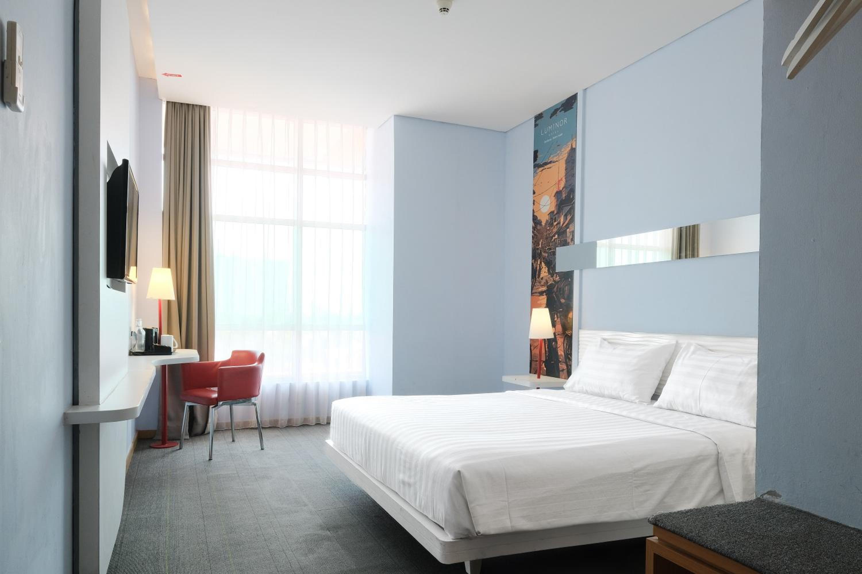 Deluxe King Room - Photo 10