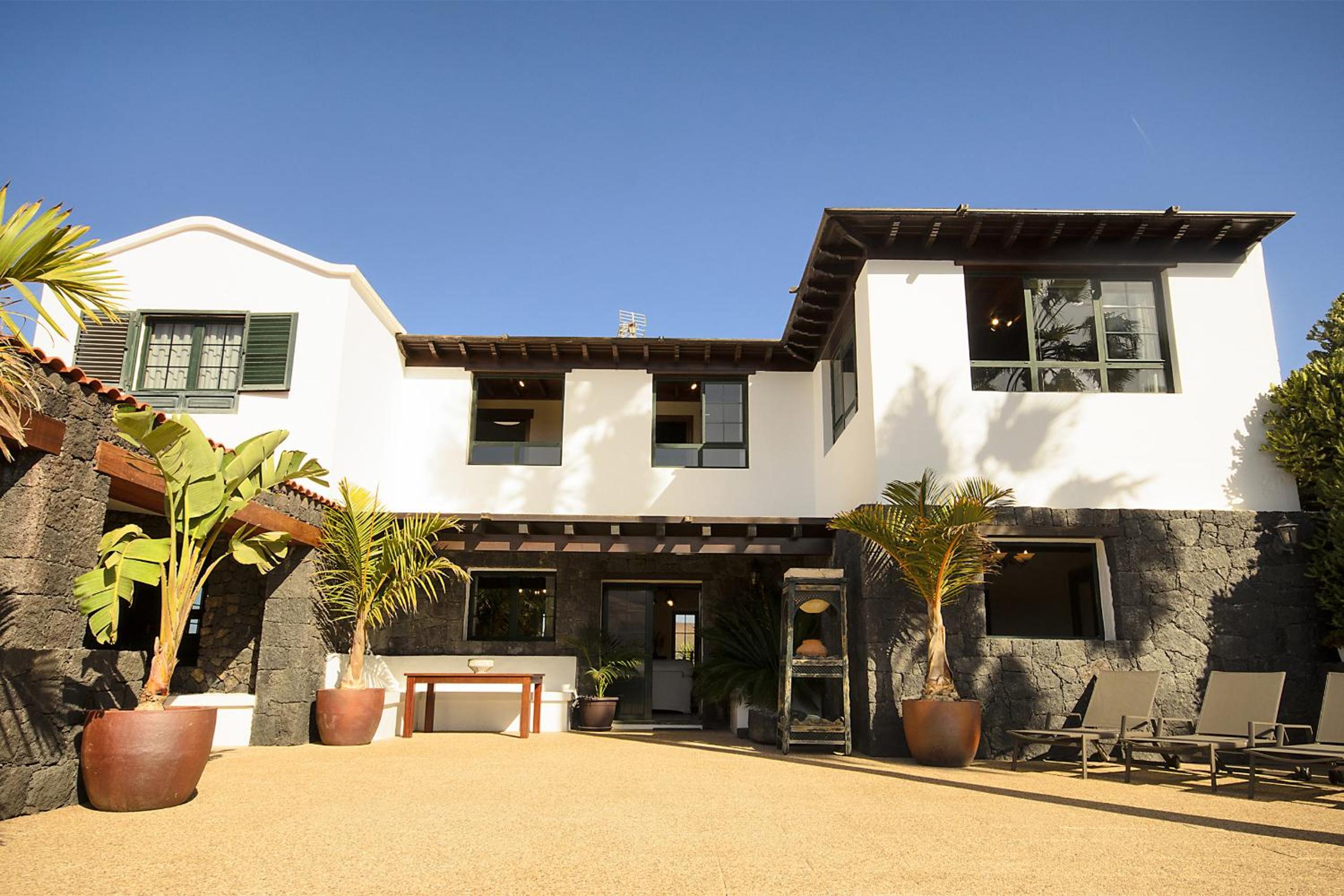 Three-Bedroom House photo 2