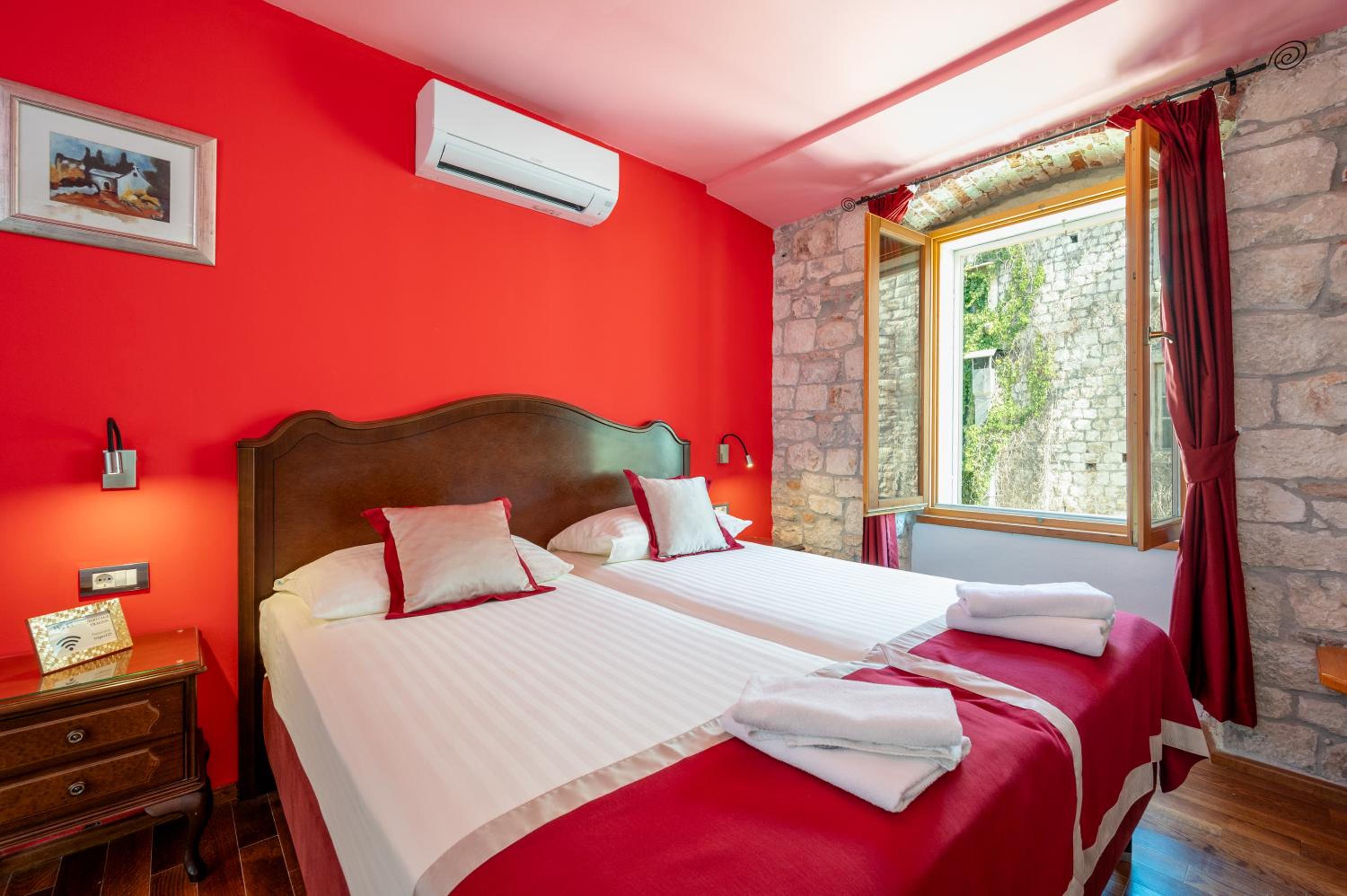 Double Room - Photo 17