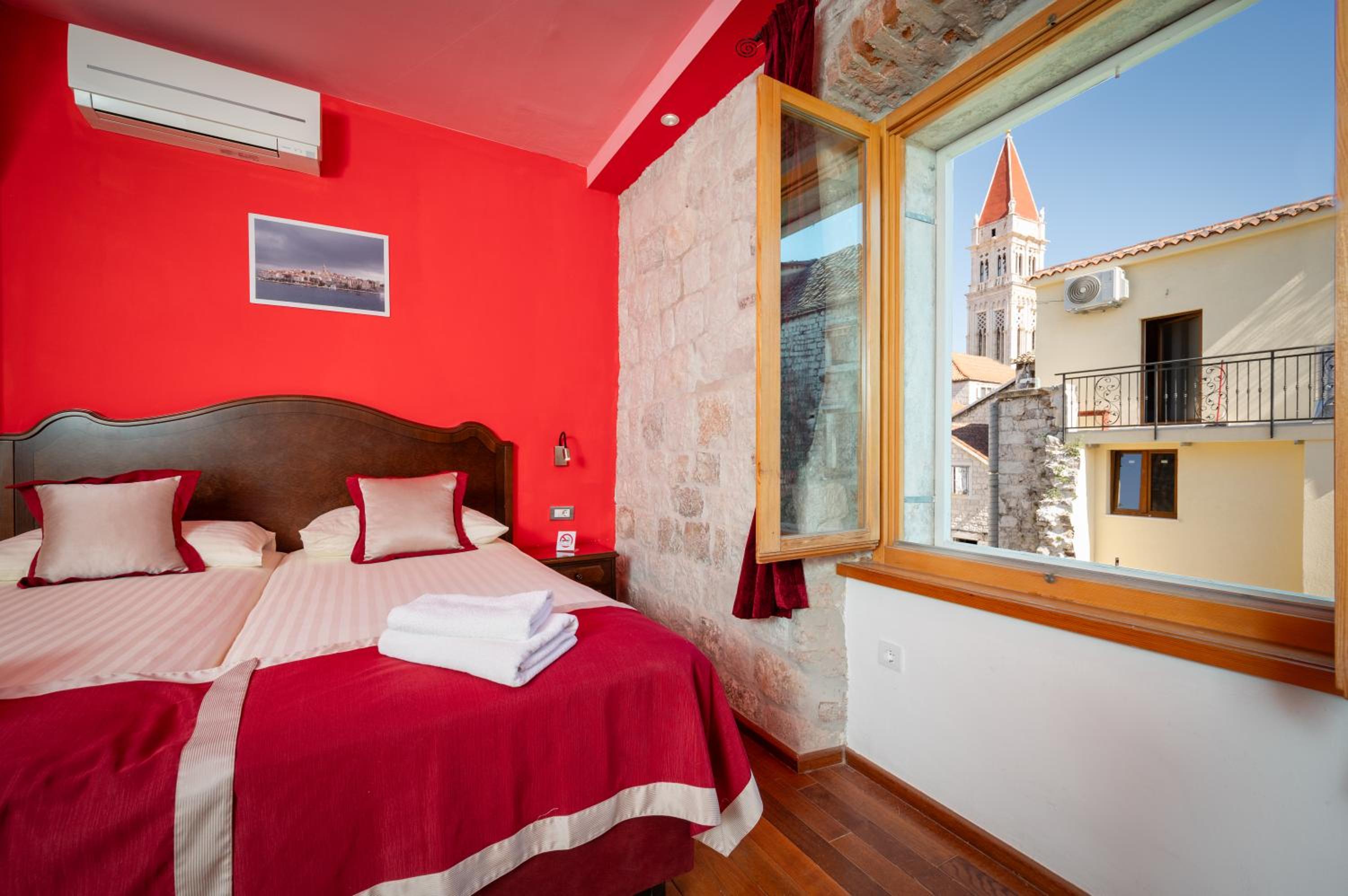 Double Room - Photo 18